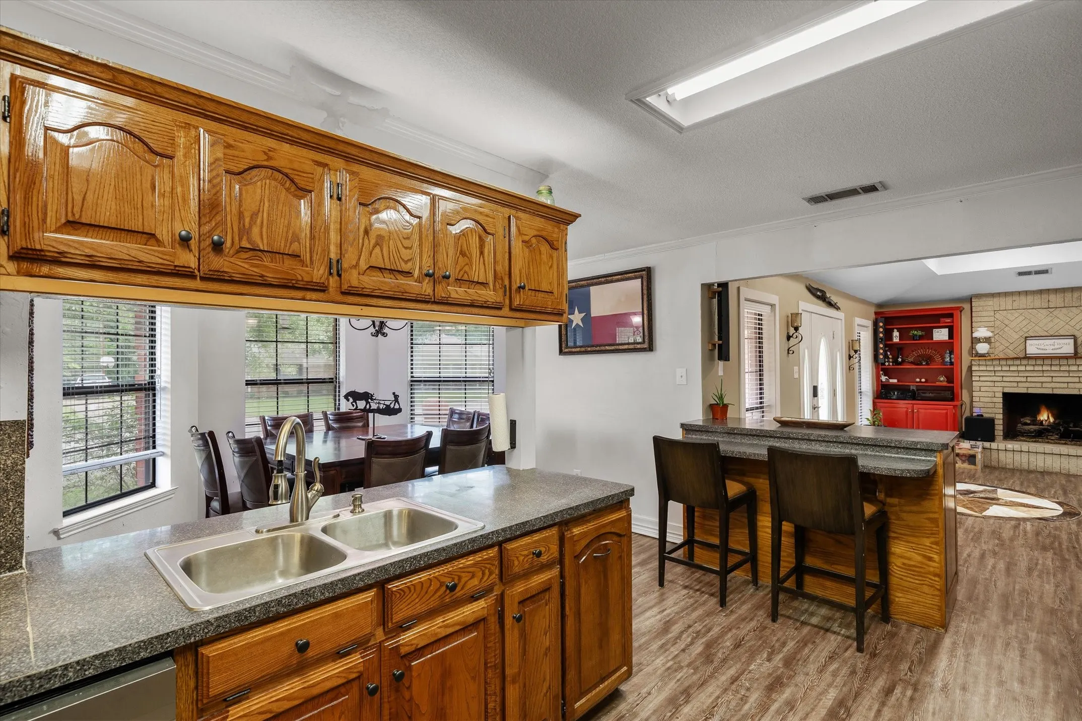 Single Family Residence For Sale in Van Zandt County , 163 Granada Square, Canton, Texas 75103, 5 Bedroom, 4 Bathroom, 3 Garage spaces, 2,868 Sqft, built in 1993, mls#21257409, Real Estate Agent in Canton, Homes For Sale in Van Zandt county, Homes For Sale in Canton, Realtor in Canton Texas, Real Estate Brokerage Independent Realty Texas, Luminita Cordes Realtor
