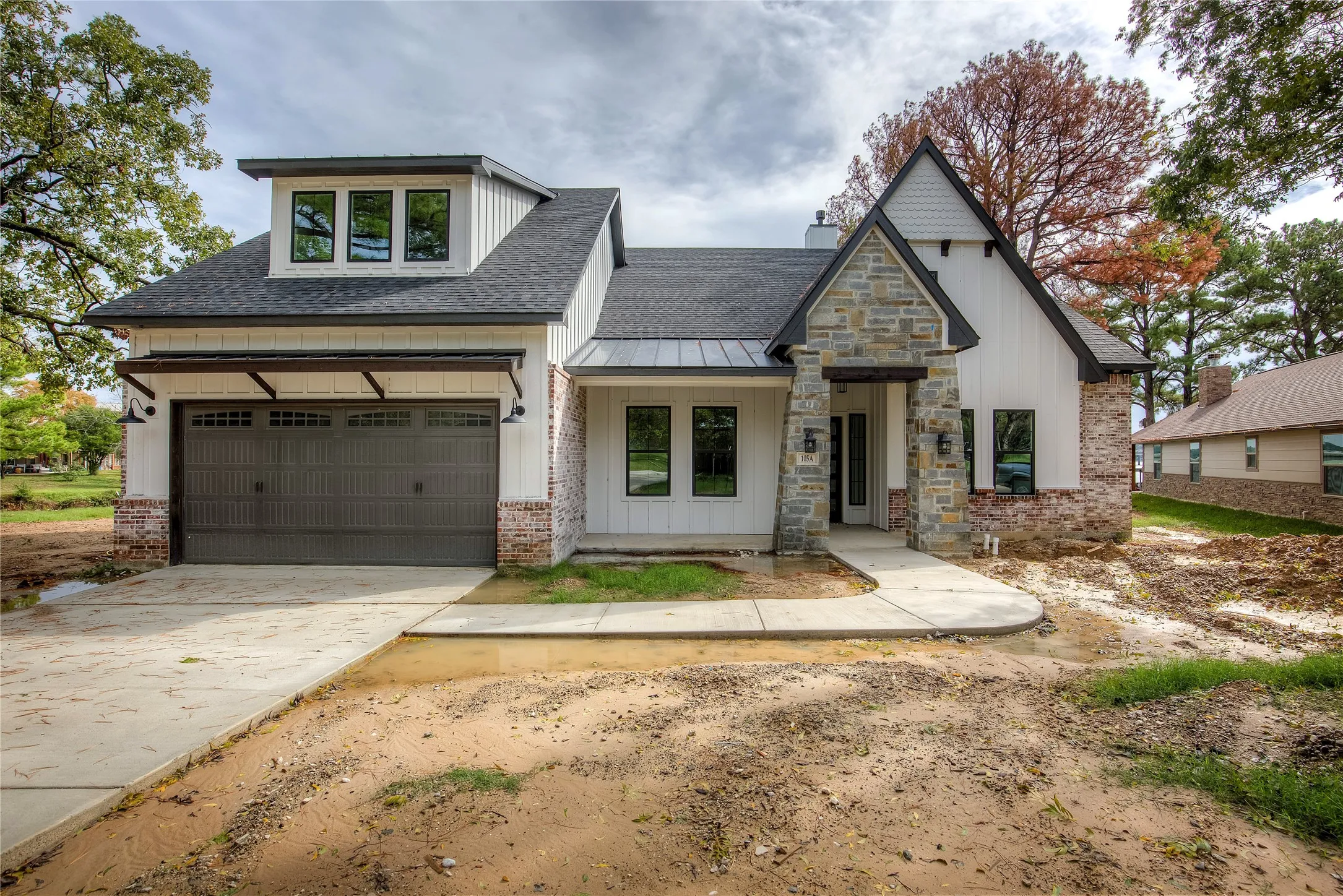 Single Family Residence For Sale in Henderson County , 105 Donna Drive, Gun Barrel City, Texas 75156, 4 Bedroom, 4 Bathroom, 2 Garage spaces, 3,272 Sqft, built in 2023, Price $1,339,000, mls#21264613, Real Estate Agent in Gun Barrel City, Homes For Sale in Henderson county, Homes For Sale in Gun Barrel City, Realtor in Gun Barrel City Texas, Real Estate Brokerage Independent Realty Texas, Luminita Cordes Realtor