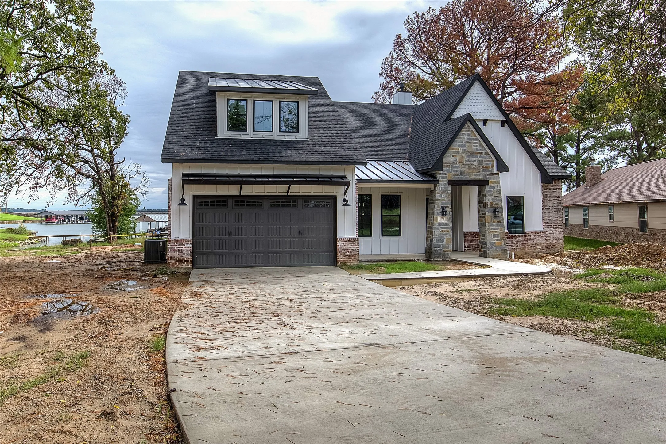 Single Family Residence For Sale in Henderson County , 105 Donna Drive, Gun Barrel City, Texas 75156, 4 Bedroom, 4 Bathroom, 2 Garage spaces, 3,272 Sqft, built in 2023, Price $1,339,000, mls#21264613, Real Estate Agent in Gun Barrel City, Homes For Sale in Henderson county, Homes For Sale in Gun Barrel City, Realtor in Gun Barrel City Texas, Real Estate Brokerage Independent Realty Texas, Luminita Cordes Realtor