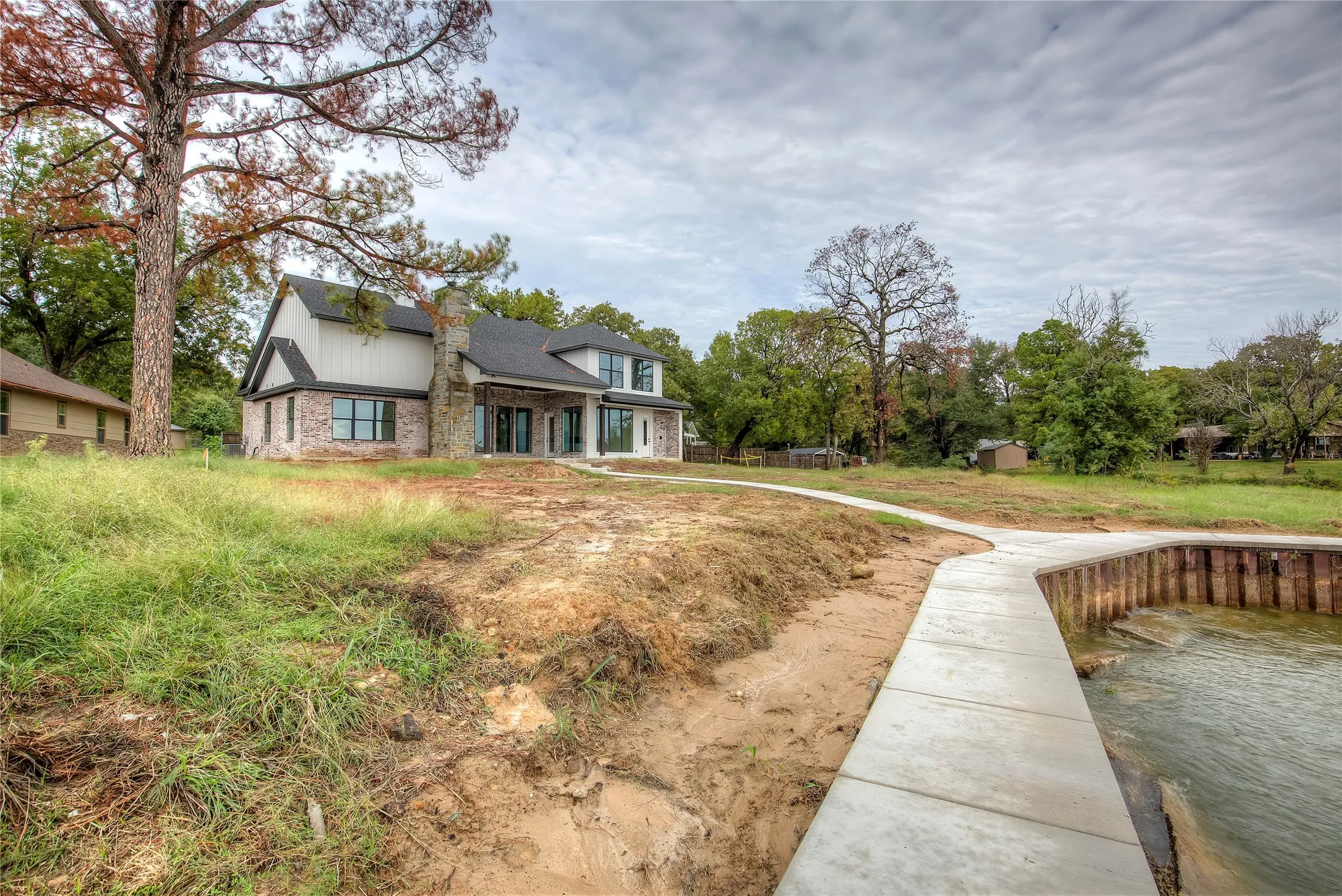 Single Family Residence For Sale in Henderson County , 105 Donna Drive, Gun Barrel City, Texas 75156, 4 Bedroom, 4 Bathroom, 2 Garage spaces, 3,272 Sqft, built in 2023, Price $1,339,000, mls#21264613, Real Estate Agent in Gun Barrel City, Homes For Sale in Henderson county, Homes For Sale in Gun Barrel City, Realtor in Gun Barrel City Texas, Real Estate Brokerage Independent Realty Texas, Luminita Cordes Realtor