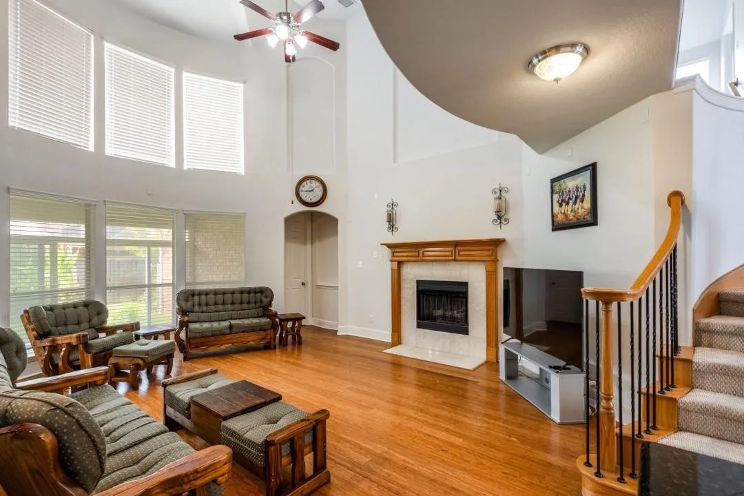 Single Family Residence For Sale in Dallas County , 10327 Offshore Drive, Irving, Texas 75063, 6 Bedroom, 5 Bathroom, 2 Garage spaces, 3,863 Sqft, built in 2005, Price $829,999, mls#21254119, Real Estate Agent in Irving, Homes For Sale in Dallas county, Homes For Sale in Irving, Realtor in Irving Texas, Real Estate Brokerage Independent Realty Texas, Luminita Cordes Realtor