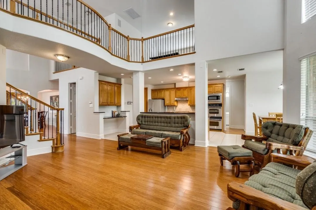 Single Family Residence For Sale in Dallas County , 10327 Offshore Drive, Irving, Texas 75063, 6 Bedroom, 5 Bathroom, 2 Garage spaces, 3,863 Sqft, built in 2005, Price $829,999, mls#21254119, Real Estate Agent in Irving, Homes For Sale in Dallas county, Homes For Sale in Irving, Realtor in Irving Texas, Real Estate Brokerage Independent Realty Texas, Luminita Cordes Realtor