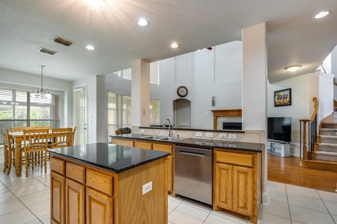 Single Family Residence For Sale in Dallas County , 10327 Offshore Drive, Irving, Texas 75063, 6 Bedroom, 5 Bathroom, 2 Garage spaces, 3,863 Sqft, built in 2005, Price $829,999, mls#21254119, Real Estate Agent in Irving, Homes For Sale in Dallas county, Homes For Sale in Irving, Realtor in Irving Texas, Real Estate Brokerage Independent Realty Texas, Luminita Cordes Realtor