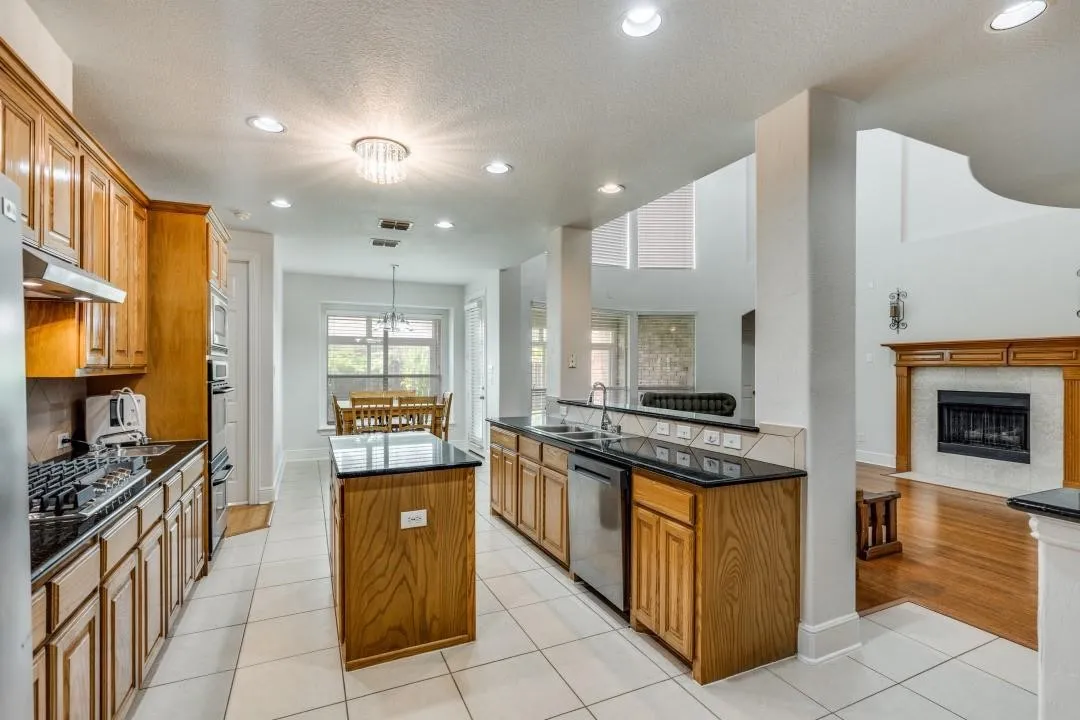 Single Family Residence For Sale in Dallas County , 10327 Offshore Drive, Irving, Texas 75063, 6 Bedroom, 5 Bathroom, 2 Garage spaces, 3,863 Sqft, built in 2005, Price $829,999, mls#21254119, Real Estate Agent in Irving, Homes For Sale in Dallas county, Homes For Sale in Irving, Realtor in Irving Texas, Real Estate Brokerage Independent Realty Texas, Luminita Cordes Realtor