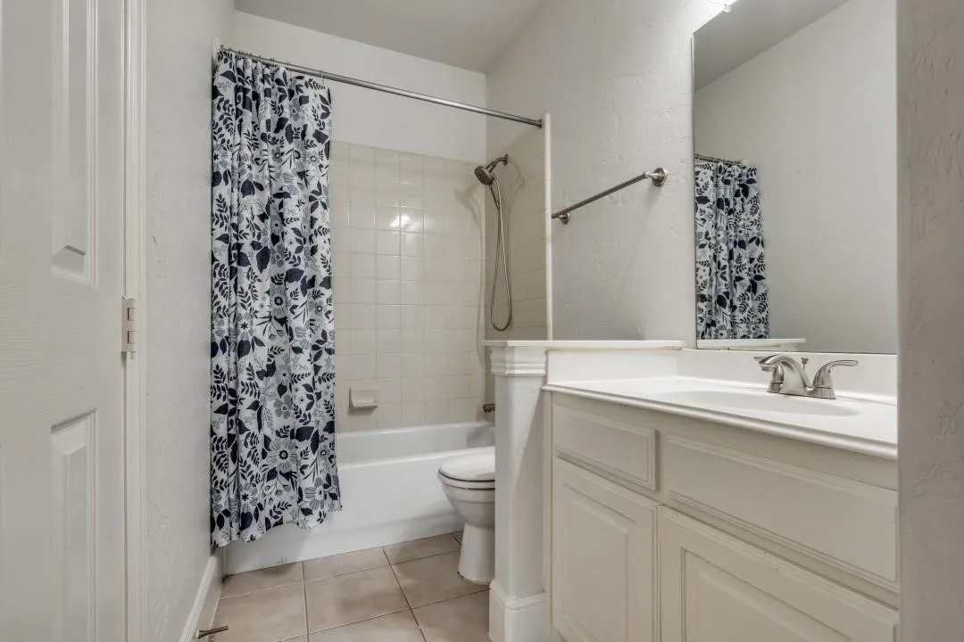 Single Family Residence For Sale in Dallas County , 10327 Offshore Drive, Irving, Texas 75063, 6 Bedroom, 5 Bathroom, 2 Garage spaces, 3,863 Sqft, built in 2005, Price $829,999, mls#21254119, Real Estate Agent in Irving, Homes For Sale in Dallas county, Homes For Sale in Irving, Realtor in Irving Texas, Real Estate Brokerage Independent Realty Texas, Luminita Cordes Realtor
