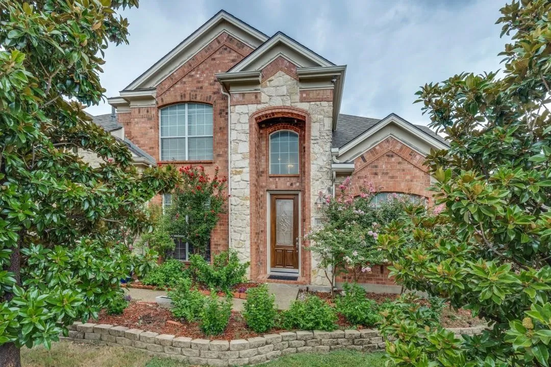 Single Family Residence For Sale in Dallas County , 10327 Offshore Drive, Irving, Texas 75063, 6 Bedroom, 5 Bathroom, 2 Garage spaces, 3,863 Sqft, built in 2005, Price $829,999, mls#21254119, Real Estate Agent in Irving, Homes For Sale in Dallas county, Homes For Sale in Irving, Realtor in Irving Texas, Real Estate Brokerage Independent Realty Texas, Luminita Cordes Realtor