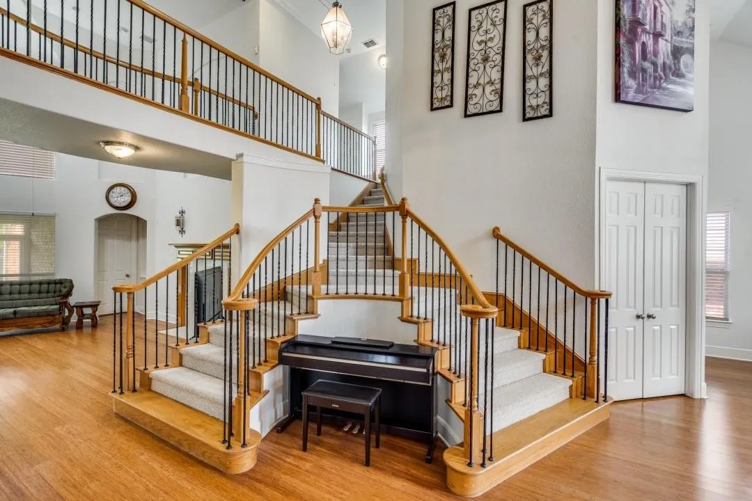 Single Family Residence For Sale in Dallas County , 10327 Offshore Drive, Irving, Texas 75063, 6 Bedroom, 5 Bathroom, 2 Garage spaces, 3,863 Sqft, built in 2005, Price $829,999, mls#21254119, Real Estate Agent in Irving, Homes For Sale in Dallas county, Homes For Sale in Irving, Realtor in Irving Texas, Real Estate Brokerage Independent Realty Texas, Luminita Cordes Realtor