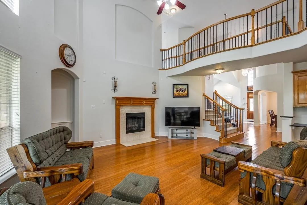 Single Family Residence For Sale in Dallas County , 10327 Offshore Drive, Irving, Texas 75063, 6 Bedroom, 5 Bathroom, 2 Garage spaces, 3,863 Sqft, built in 2005, Price $829,999, mls#21254119, Real Estate Agent in Irving, Homes For Sale in Dallas county, Homes For Sale in Irving, Realtor in Irving Texas, Real Estate Brokerage Independent Realty Texas, Luminita Cordes Realtor