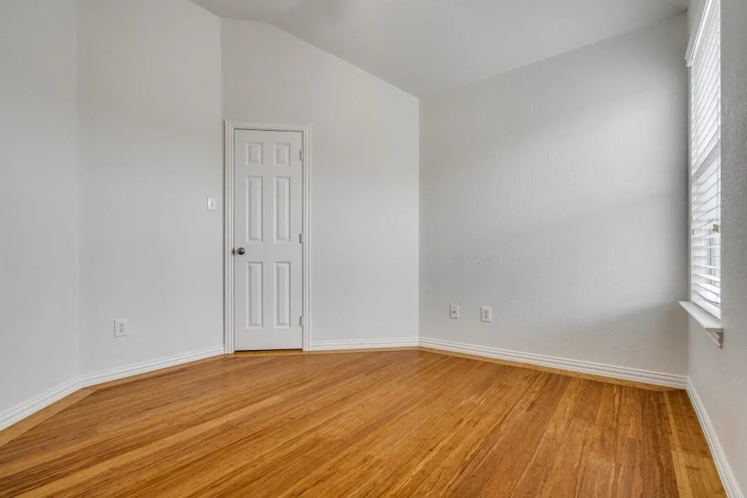 Single Family Residence For Sale in Dallas County , 10327 Offshore Drive, Irving, Texas 75063, 6 Bedroom, 5 Bathroom, 2 Garage spaces, 3,863 Sqft, built in 2005, Price $829,999, mls#21254119, Real Estate Agent in Irving, Homes For Sale in Dallas county, Homes For Sale in Irving, Realtor in Irving Texas, Real Estate Brokerage Independent Realty Texas, Luminita Cordes Realtor