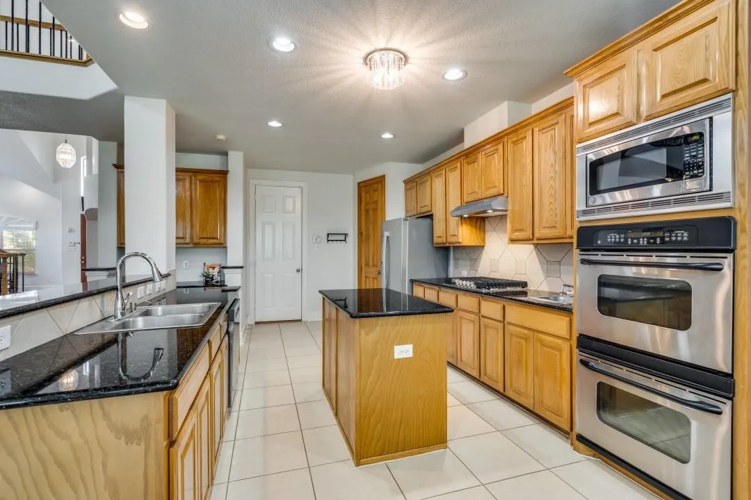 Single Family Residence For Sale in Dallas County , 10327 Offshore Drive, Irving, Texas 75063, 6 Bedroom, 5 Bathroom, 2 Garage spaces, 3,863 Sqft, built in 2005, Price $829,999, mls#21254119, Real Estate Agent in Irving, Homes For Sale in Dallas county, Homes For Sale in Irving, Realtor in Irving Texas, Real Estate Brokerage Independent Realty Texas, Luminita Cordes Realtor