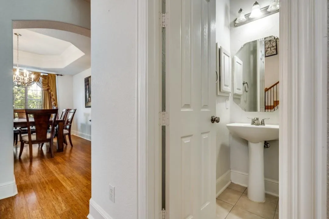 Single Family Residence For Sale in Dallas County , 10327 Offshore Drive, Irving, Texas 75063, 6 Bedroom, 5 Bathroom, 2 Garage spaces, 3,863 Sqft, built in 2005, Price $829,999, mls#21254119, Real Estate Agent in Irving, Homes For Sale in Dallas county, Homes For Sale in Irving, Realtor in Irving Texas, Real Estate Brokerage Independent Realty Texas, Luminita Cordes Realtor