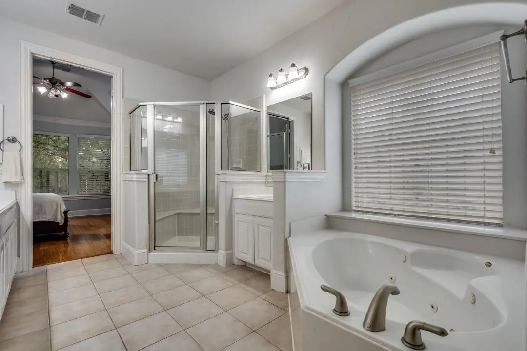 Single Family Residence For Sale in Dallas County , 10327 Offshore Drive, Irving, Texas 75063, 6 Bedroom, 5 Bathroom, 2 Garage spaces, 3,863 Sqft, built in 2005, Price $829,999, mls#21254119, Real Estate Agent in Irving, Homes For Sale in Dallas county, Homes For Sale in Irving, Realtor in Irving Texas, Real Estate Brokerage Independent Realty Texas, Luminita Cordes Realtor