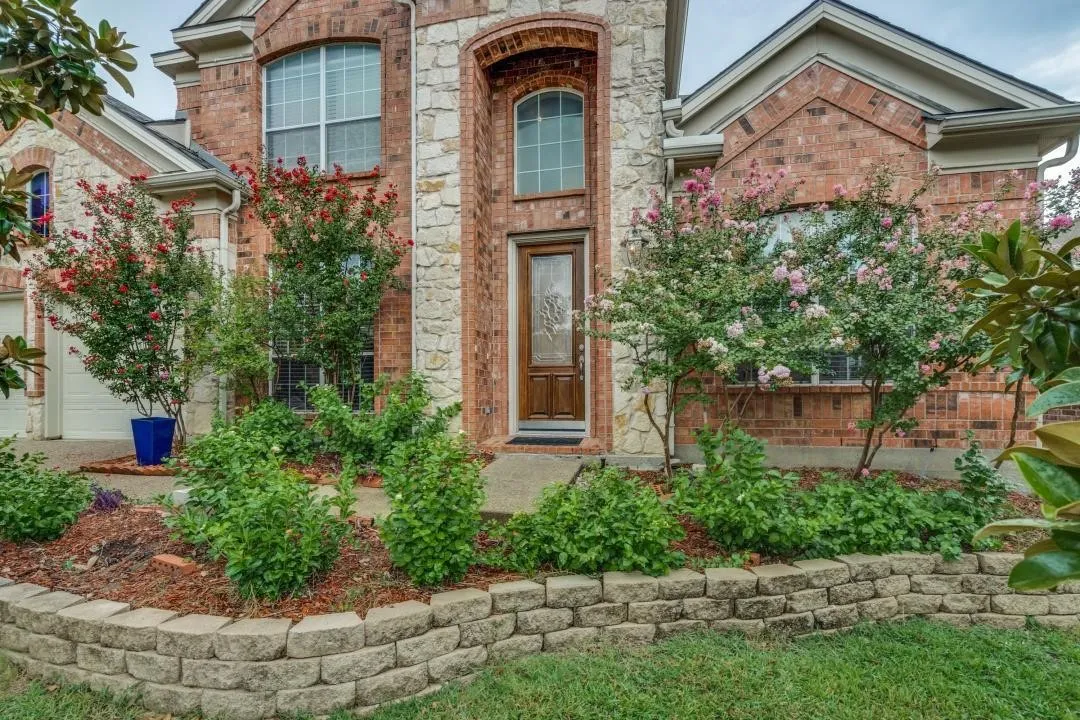 Single Family Residence For Sale in Dallas County , 10327 Offshore Drive, Irving, Texas 75063, 6 Bedroom, 5 Bathroom, 2 Garage spaces, 3,863 Sqft, built in 2005, Price $829,999, mls#21254119, Real Estate Agent in Irving, Homes For Sale in Dallas county, Homes For Sale in Irving, Realtor in Irving Texas, Real Estate Brokerage Independent Realty Texas, Luminita Cordes Realtor