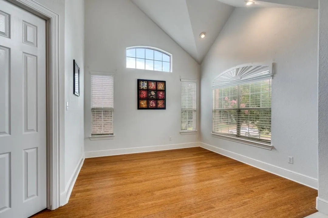 Single Family Residence For Sale in Dallas County , 10327 Offshore Drive, Irving, Texas 75063, 6 Bedroom, 5 Bathroom, 2 Garage spaces, 3,863 Sqft, built in 2005, Price $829,999, mls#21254119, Real Estate Agent in Irving, Homes For Sale in Dallas county, Homes For Sale in Irving, Realtor in Irving Texas, Real Estate Brokerage Independent Realty Texas, Luminita Cordes Realtor