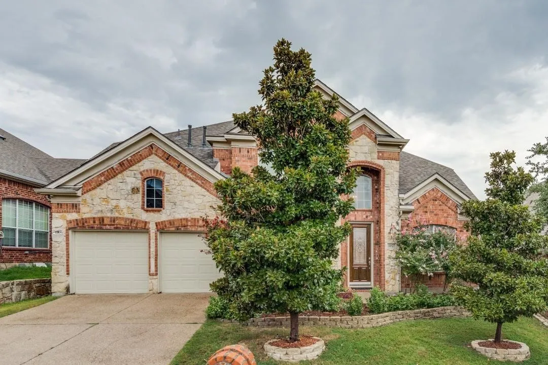 Single Family Residence For Sale in Dallas County , 10327 Offshore Drive, Irving, Texas 75063, 6 Bedroom, 5 Bathroom, 2 Garage spaces, 3,863 Sqft, built in 2005, Price $829,999, mls#21254119, Real Estate Agent in Irving, Homes For Sale in Dallas county, Homes For Sale in Irving, Realtor in Irving Texas, Real Estate Brokerage Independent Realty Texas, Luminita Cordes Realtor
