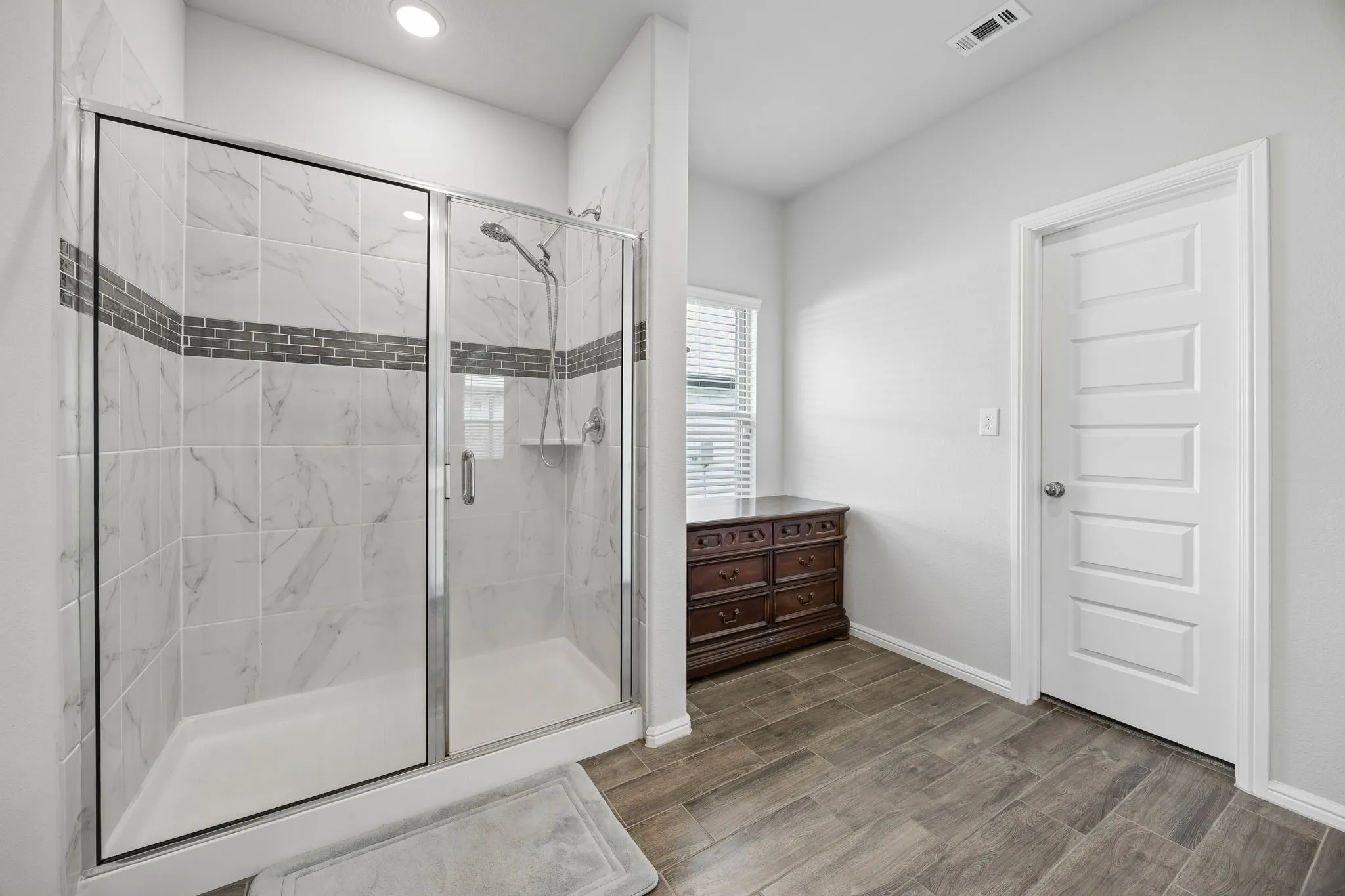 Single Family Residence For Sale in Denton County , 13036 Mizell Lane, Providence Village, Texas 76227, 5 Bedroom, 3 Bathroom, 2 Garage spaces, 2,407 Sqft, built in 2022, mls#21264430, Real Estate Agent in Providence Village, Homes For Sale in Denton county, Homes For Sale in Providence Village, Realtor in Providence Village Texas, Real Estate Brokerage Independent Realty Texas, Luminita Cordes Realtor