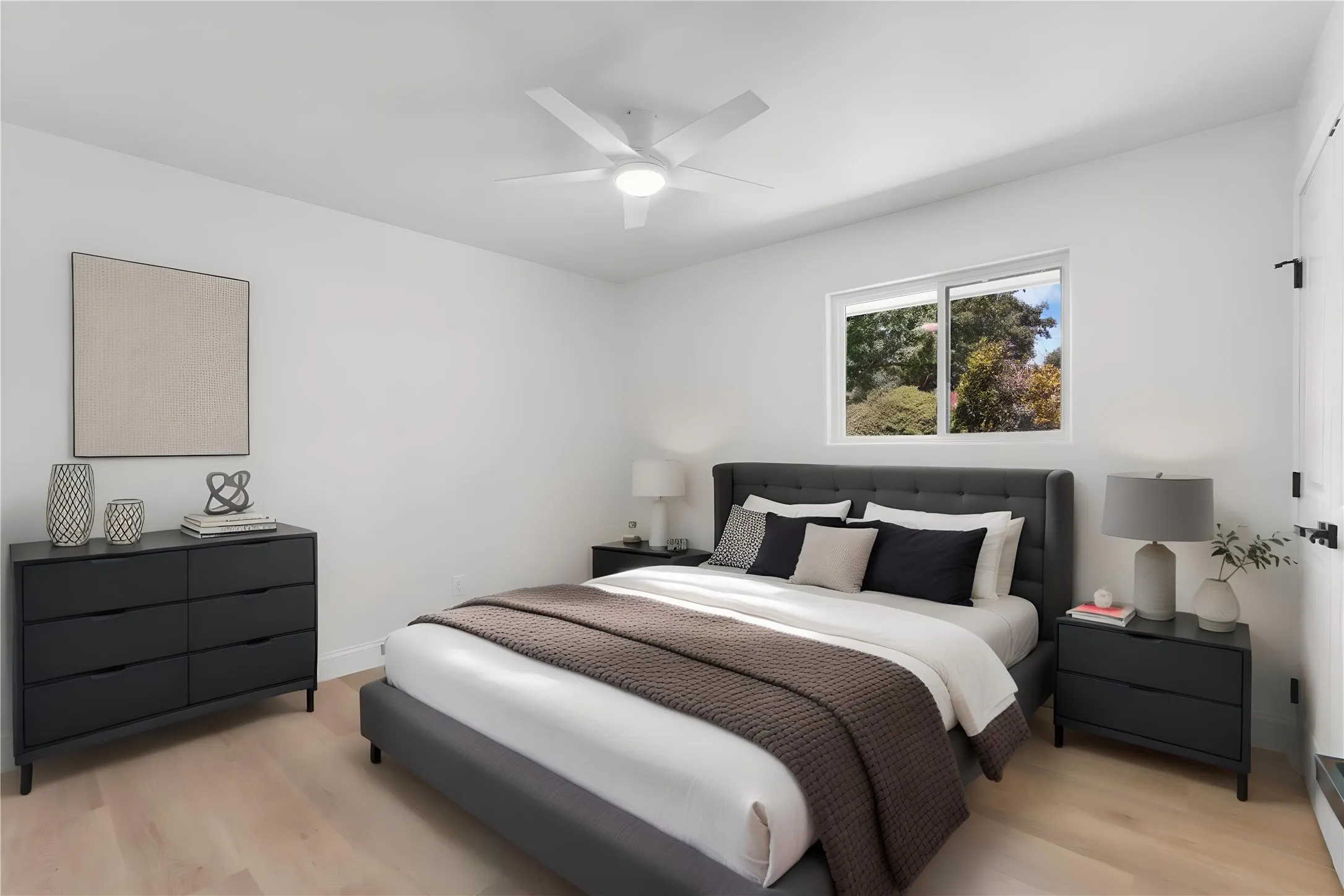 Single Family Residence For Sale in Dallas County , 7881 La Cabeza Drive, Dallas, Texas 75248, 4 Bedroom, 2 Bathroom, 2 Garage spaces, 2,123 Sqft, built in 1968, mls#21262786, Real Estate Agent in Dallas, Homes For Sale in Dallas county, Homes For Sale in Dallas, Realtor in Dallas Texas, Real Estate Brokerage Independent Realty Texas, Luminita Cordes Realtor