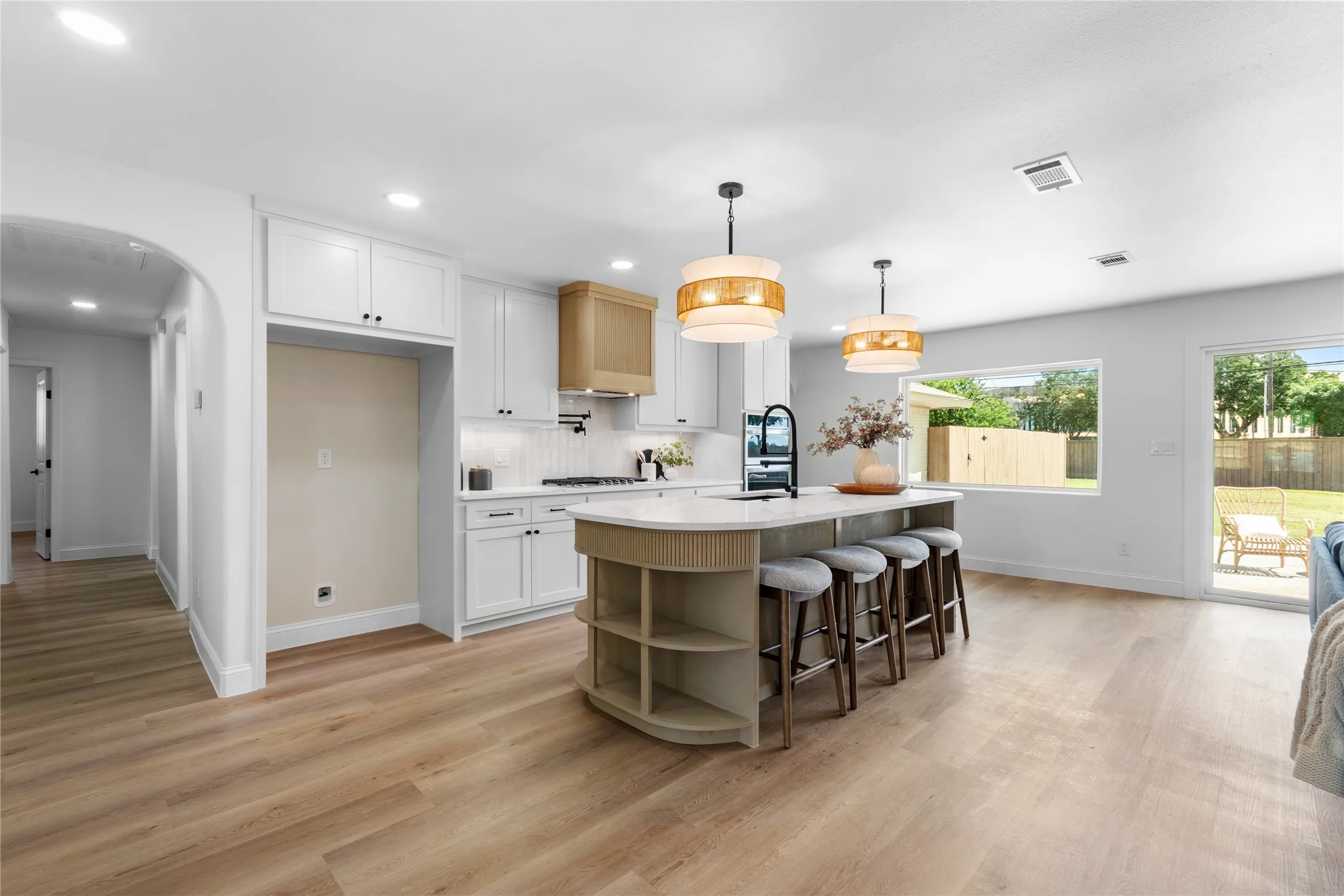 Single Family Residence For Sale in Dallas County , 7881 La Cabeza Drive, Dallas, Texas 75248, 4 Bedroom, 2 Bathroom, 2 Garage spaces, 2,123 Sqft, built in 1968, mls#21262786, Real Estate Agent in Dallas, Homes For Sale in Dallas county, Homes For Sale in Dallas, Realtor in Dallas Texas, Real Estate Brokerage Independent Realty Texas, Luminita Cordes Realtor
