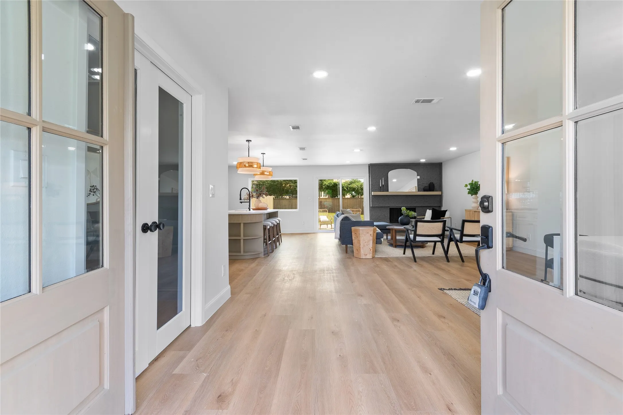 Single Family Residence For Sale in Dallas County , 7881 La Cabeza Drive, Dallas, Texas 75248, 4 Bedroom, 2 Bathroom, 2 Garage spaces, 2,123 Sqft, built in 1968, mls#21262786, Real Estate Agent in Dallas, Homes For Sale in Dallas county, Homes For Sale in Dallas, Realtor in Dallas Texas, Real Estate Brokerage Independent Realty Texas, Luminita Cordes Realtor