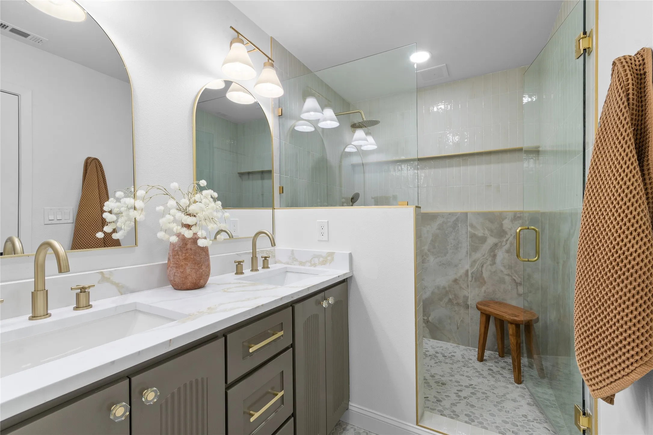 Single Family Residence For Sale in Dallas County , 7881 La Cabeza Drive, Dallas, Texas 75248, 4 Bedroom, 2 Bathroom, 2 Garage spaces, 2,123 Sqft, built in 1968, mls#21262786, Real Estate Agent in Dallas, Homes For Sale in Dallas county, Homes For Sale in Dallas, Realtor in Dallas Texas, Real Estate Brokerage Independent Realty Texas, Luminita Cordes Realtor