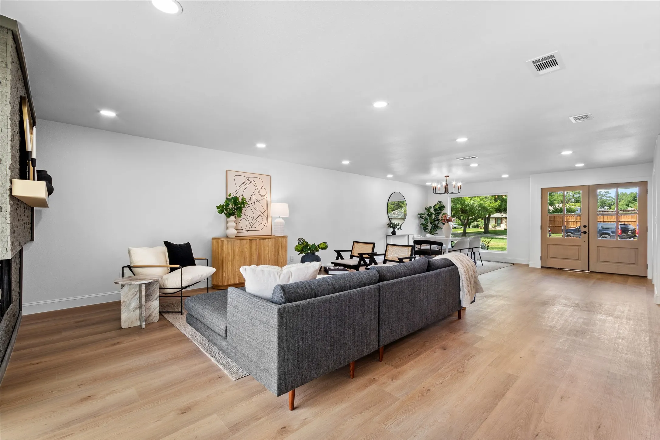 Single Family Residence For Sale in Dallas County , 7881 La Cabeza Drive, Dallas, Texas 75248, 4 Bedroom, 2 Bathroom, 2 Garage spaces, 2,123 Sqft, built in 1968, mls#21262786, Real Estate Agent in Dallas, Homes For Sale in Dallas county, Homes For Sale in Dallas, Realtor in Dallas Texas, Real Estate Brokerage Independent Realty Texas, Luminita Cordes Realtor