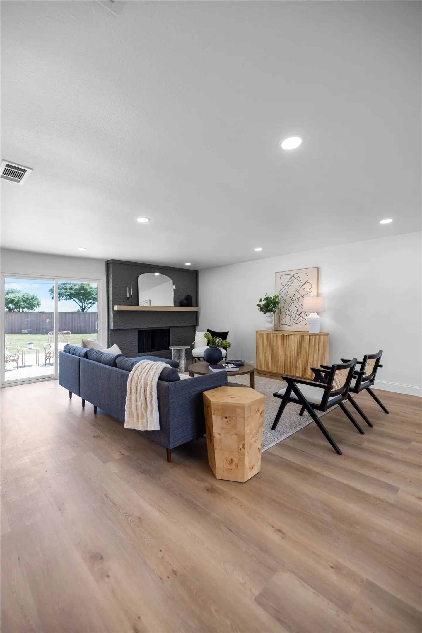 Single Family Residence For Sale in Dallas County , 7881 La Cabeza Drive, Dallas, Texas 75248, 4 Bedroom, 2 Bathroom, 2 Garage spaces, 2,123 Sqft, built in 1968, mls#21262786, Real Estate Agent in Dallas, Homes For Sale in Dallas county, Homes For Sale in Dallas, Realtor in Dallas Texas, Real Estate Brokerage Independent Realty Texas, Luminita Cordes Realtor