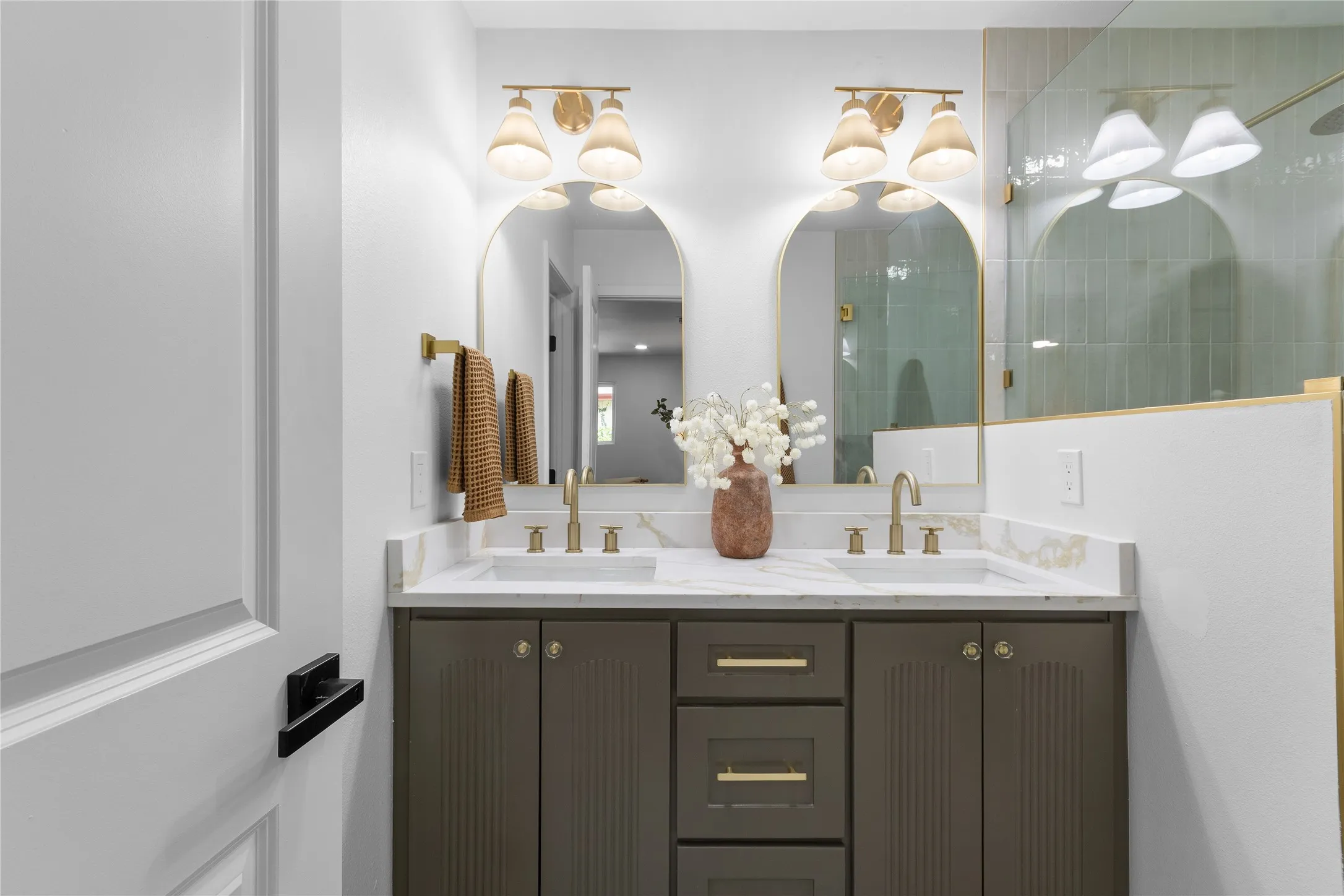 Single Family Residence For Sale in Dallas County , 7881 La Cabeza Drive, Dallas, Texas 75248, 4 Bedroom, 2 Bathroom, 2 Garage spaces, 2,123 Sqft, built in 1968, mls#21262786, Real Estate Agent in Dallas, Homes For Sale in Dallas county, Homes For Sale in Dallas, Realtor in Dallas Texas, Real Estate Brokerage Independent Realty Texas, Luminita Cordes Realtor