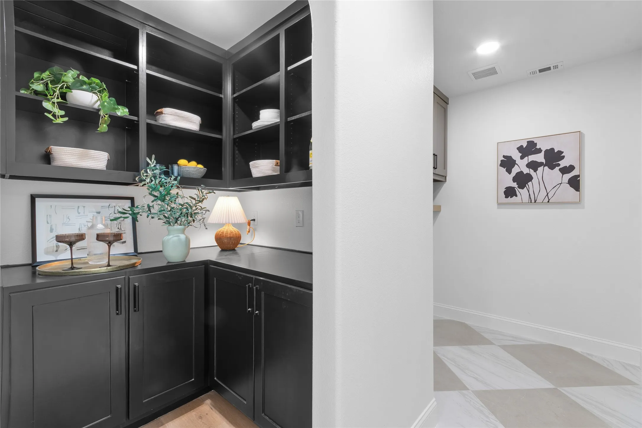 Single Family Residence For Sale in Dallas County , 7881 La Cabeza Drive, Dallas, Texas 75248, 4 Bedroom, 2 Bathroom, 2 Garage spaces, 2,123 Sqft, built in 1968, mls#21262786, Real Estate Agent in Dallas, Homes For Sale in Dallas county, Homes For Sale in Dallas, Realtor in Dallas Texas, Real Estate Brokerage Independent Realty Texas, Luminita Cordes Realtor