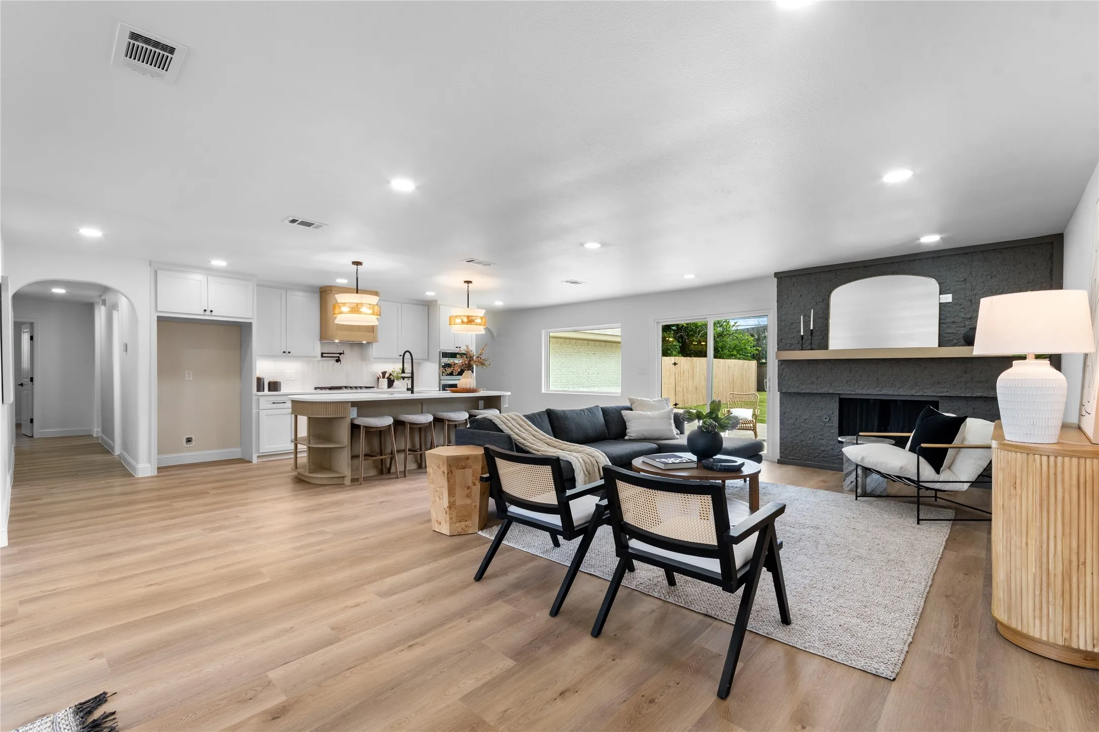 Single Family Residence For Sale in Dallas County , 7881 La Cabeza Drive, Dallas, Texas 75248, 4 Bedroom, 2 Bathroom, 2 Garage spaces, 2,123 Sqft, built in 1968, mls#21262786, Real Estate Agent in Dallas, Homes For Sale in Dallas county, Homes For Sale in Dallas, Realtor in Dallas Texas, Real Estate Brokerage Independent Realty Texas, Luminita Cordes Realtor