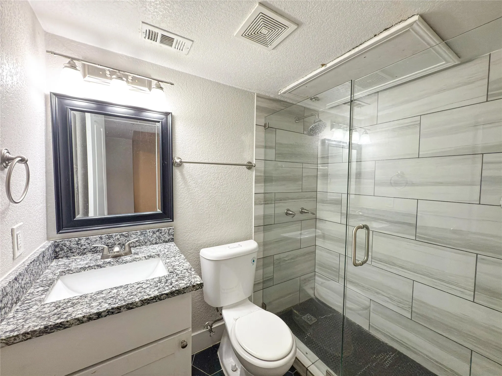 Apartment For Rent in Tarrant County , 5928 Fletcher Avenue 16, Fort Worth, Texas 76107, 1 Bedroom, 1 Bathroom, Garage spaces, 588 Sqft, built in 1965, mls#21264656, Real Estate Agent in Fort Worth, Homes For Rent in Tarrant county, Homes For Rent in Fort Worth, Realtor in Fort Worth Texas, Real Estate Brokerage Independent Realty Texas, Luminita Cordes Realtor