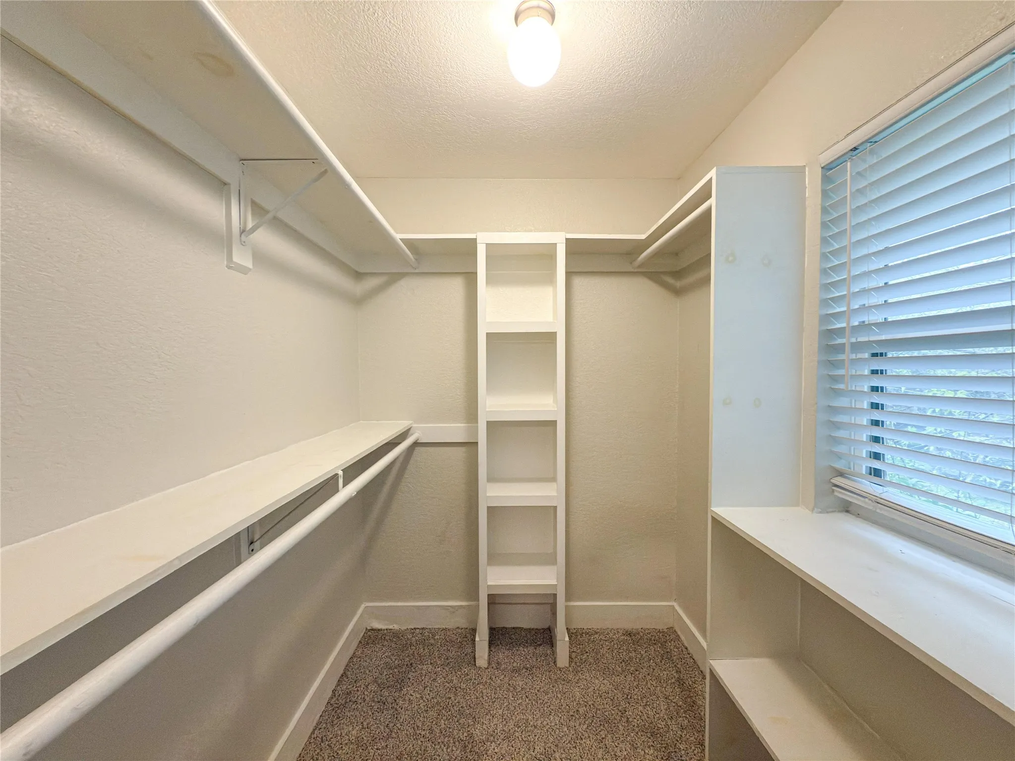 Apartment For Rent in Tarrant County , 5928 Fletcher Avenue 16, Fort Worth, Texas 76107, 1 Bedroom, 1 Bathroom, Garage spaces, 588 Sqft, built in 1965, mls#21264656, Real Estate Agent in Fort Worth, Homes For Rent in Tarrant county, Homes For Rent in Fort Worth, Realtor in Fort Worth Texas, Real Estate Brokerage Independent Realty Texas, Luminita Cordes Realtor