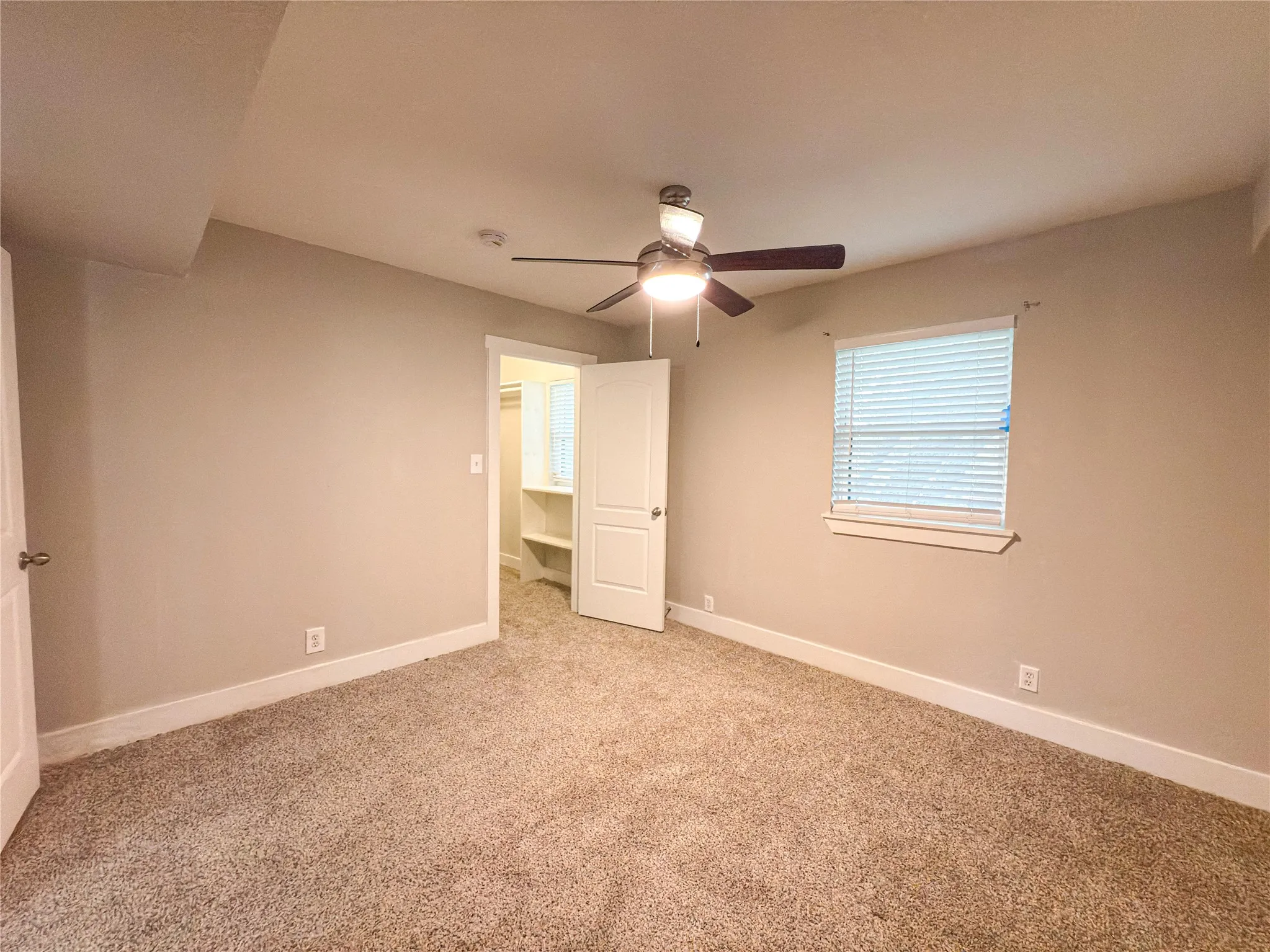 Apartment For Rent in Tarrant County , 5928 Fletcher Avenue 16, Fort Worth, Texas 76107, 1 Bedroom, 1 Bathroom, Garage spaces, 588 Sqft, built in 1965, mls#21264656, Real Estate Agent in Fort Worth, Homes For Rent in Tarrant county, Homes For Rent in Fort Worth, Realtor in Fort Worth Texas, Real Estate Brokerage Independent Realty Texas, Luminita Cordes Realtor