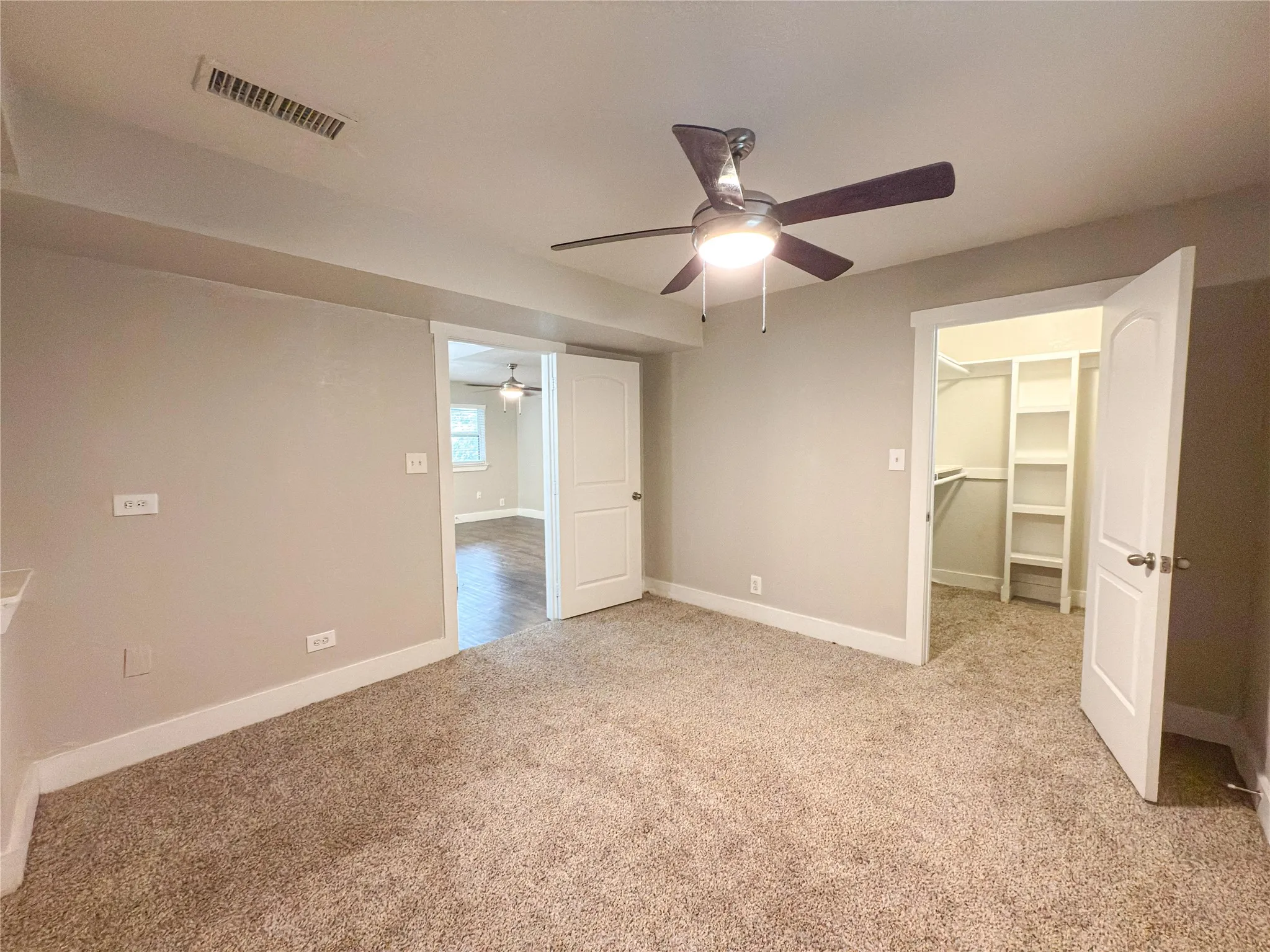 Apartment For Rent in Tarrant County , 5928 Fletcher Avenue 16, Fort Worth, Texas 76107, 1 Bedroom, 1 Bathroom, Garage spaces, 588 Sqft, built in 1965, mls#21264656, Real Estate Agent in Fort Worth, Homes For Rent in Tarrant county, Homes For Rent in Fort Worth, Realtor in Fort Worth Texas, Real Estate Brokerage Independent Realty Texas, Luminita Cordes Realtor