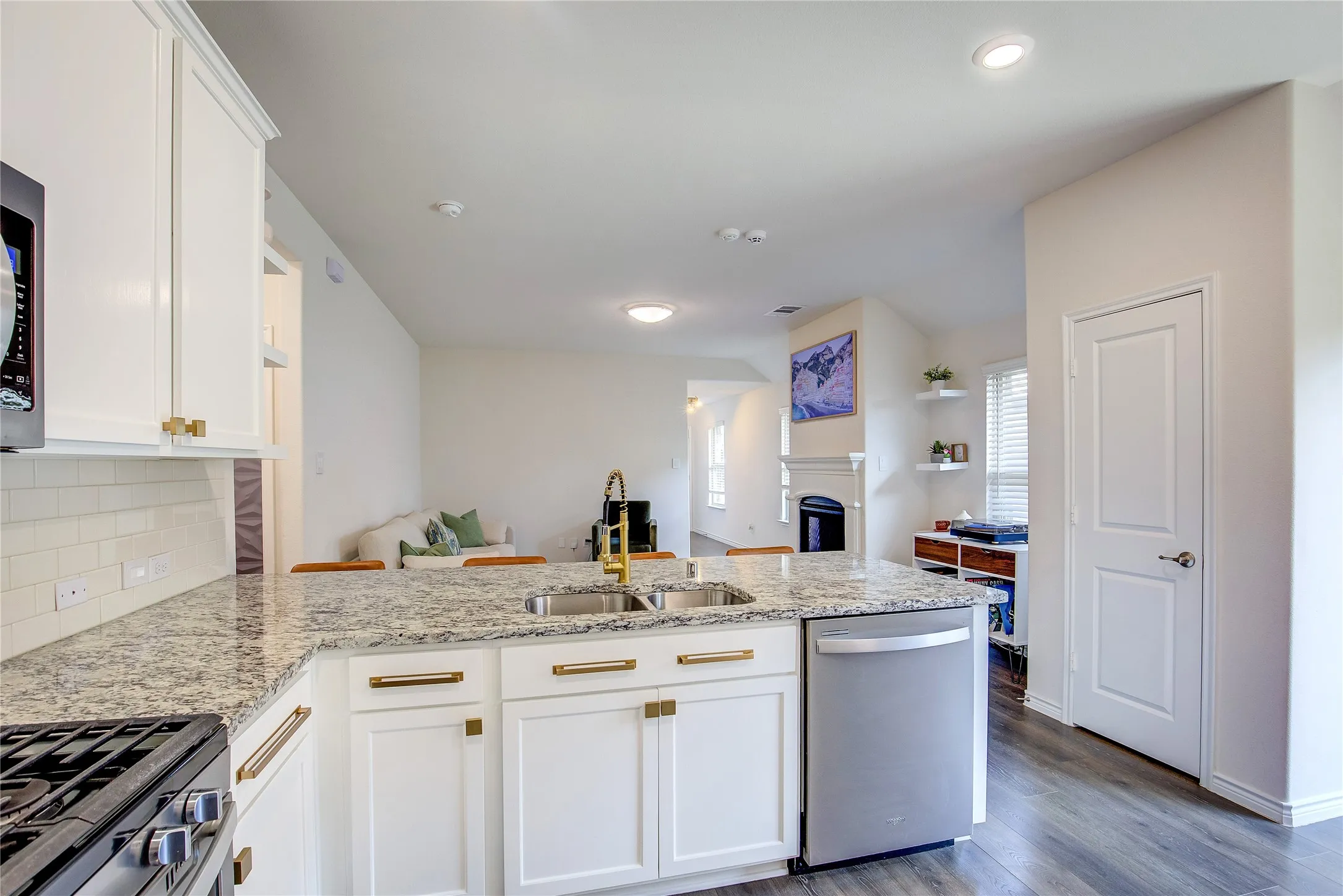 Single Family Residence For Sale in Kaufman County , 2529 Pettus Drive, Forney, Texas 75126, 3 Bedroom, 2 Bathroom, 2 Garage spaces, 1,510 Sqft, built in 2020, mls#21263758, Real Estate Agent in Forney, Homes For Sale in Kaufman county, Homes For Sale in Forney, Realtor in Forney Texas, Real Estate Brokerage Independent Realty Texas, Luminita Cordes Realtor