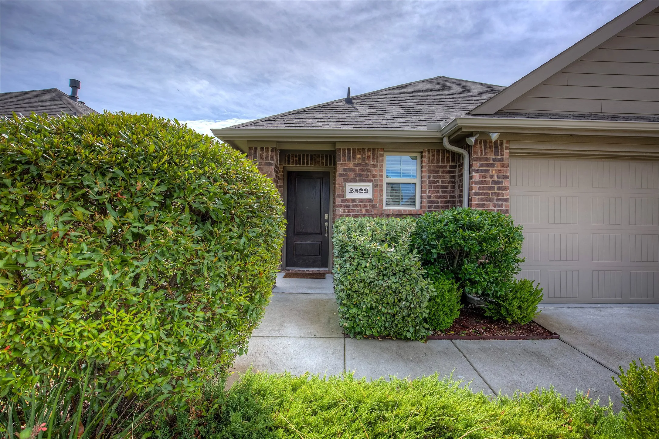 Single Family Residence For Sale in Kaufman County , 2529 Pettus Drive, Forney, Texas 75126, 3 Bedroom, 2 Bathroom, 2 Garage spaces, 1,510 Sqft, built in 2020, mls#21263758, Real Estate Agent in Forney, Homes For Sale in Kaufman county, Homes For Sale in Forney, Realtor in Forney Texas, Real Estate Brokerage Independent Realty Texas, Luminita Cordes Realtor