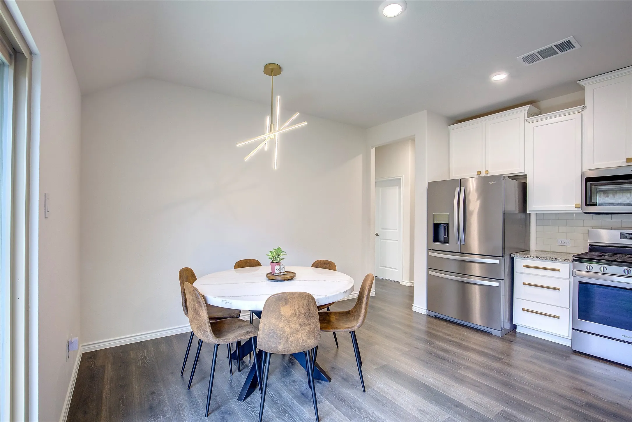 Single Family Residence For Sale in Kaufman County , 2529 Pettus Drive, Forney, Texas 75126, 3 Bedroom, 2 Bathroom, 2 Garage spaces, 1,510 Sqft, built in 2020, mls#21263758, Real Estate Agent in Forney, Homes For Sale in Kaufman county, Homes For Sale in Forney, Realtor in Forney Texas, Real Estate Brokerage Independent Realty Texas, Luminita Cordes Realtor