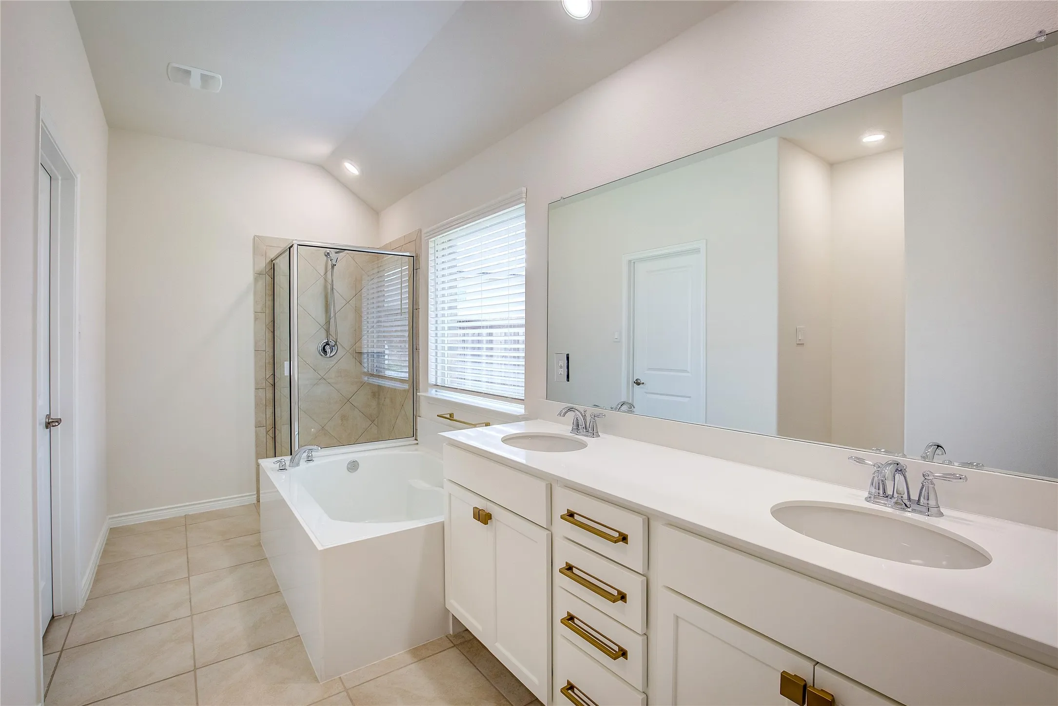 Single Family Residence For Sale in Kaufman County , 2529 Pettus Drive, Forney, Texas 75126, 3 Bedroom, 2 Bathroom, 2 Garage spaces, 1,510 Sqft, built in 2020, mls#21263758, Real Estate Agent in Forney, Homes For Sale in Kaufman county, Homes For Sale in Forney, Realtor in Forney Texas, Real Estate Brokerage Independent Realty Texas, Luminita Cordes Realtor