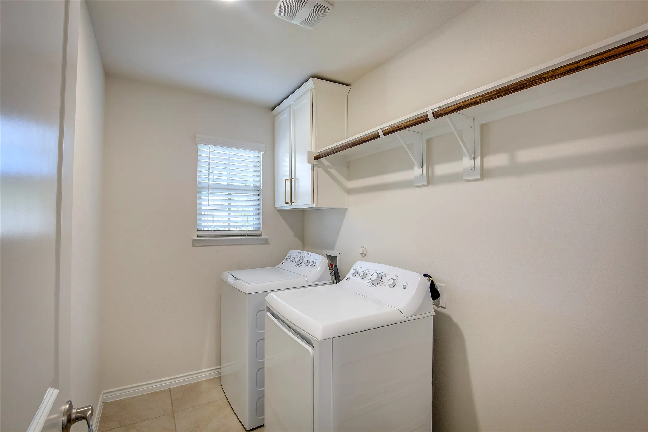 Single Family Residence For Sale in Kaufman County , 2529 Pettus Drive, Forney, Texas 75126, 3 Bedroom, 2 Bathroom, 2 Garage spaces, 1,510 Sqft, built in 2020, mls#21263758, Real Estate Agent in Forney, Homes For Sale in Kaufman county, Homes For Sale in Forney, Realtor in Forney Texas, Real Estate Brokerage Independent Realty Texas, Luminita Cordes Realtor
