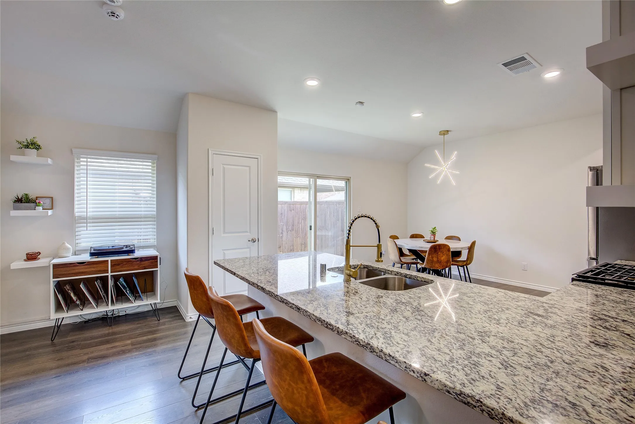 Single Family Residence For Sale in Kaufman County , 2529 Pettus Drive, Forney, Texas 75126, 3 Bedroom, 2 Bathroom, 2 Garage spaces, 1,510 Sqft, built in 2020, mls#21263758, Real Estate Agent in Forney, Homes For Sale in Kaufman county, Homes For Sale in Forney, Realtor in Forney Texas, Real Estate Brokerage Independent Realty Texas, Luminita Cordes Realtor