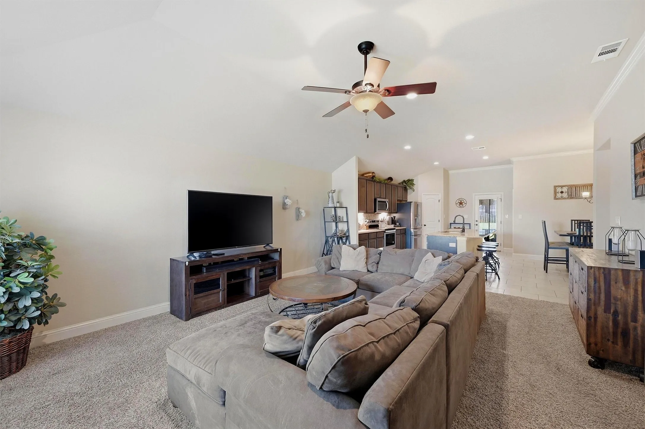 Single Family Residence For Sale in Grayson County , 2214 Southridge Lane, Sherman, Texas 75092, 3 Bedroom, 2 Bathroom, 2 Garage spaces, 1,756 Sqft, built in 2018, mls#21263982, Real Estate Agent in Sherman, Homes For Sale in Grayson county, Homes For Sale in Sherman, Realtor in Sherman Texas, Real Estate Brokerage Independent Realty Texas, Luminita Cordes Realtor