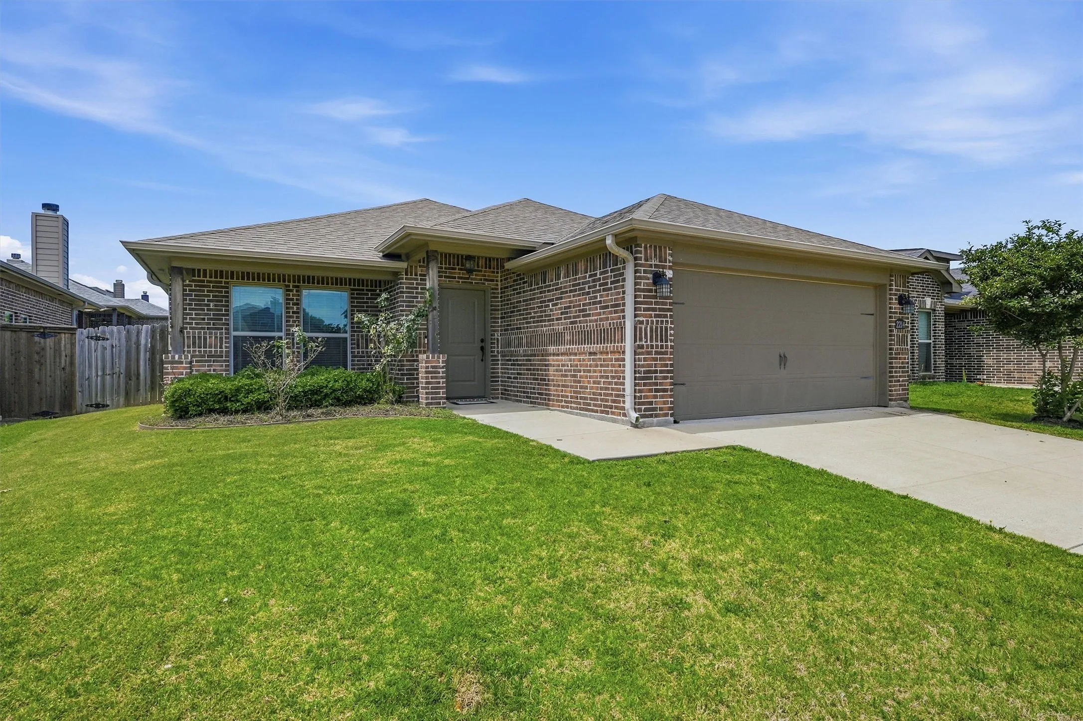 Single Family Residence For Sale in Grayson County , 2214 Southridge Lane, Sherman, Texas 75092, 3 Bedroom, 2 Bathroom, 2 Garage spaces, 1,756 Sqft, built in 2018, mls#21263982, Real Estate Agent in Sherman, Homes For Sale in Grayson county, Homes For Sale in Sherman, Realtor in Sherman Texas, Real Estate Brokerage Independent Realty Texas, Luminita Cordes Realtor