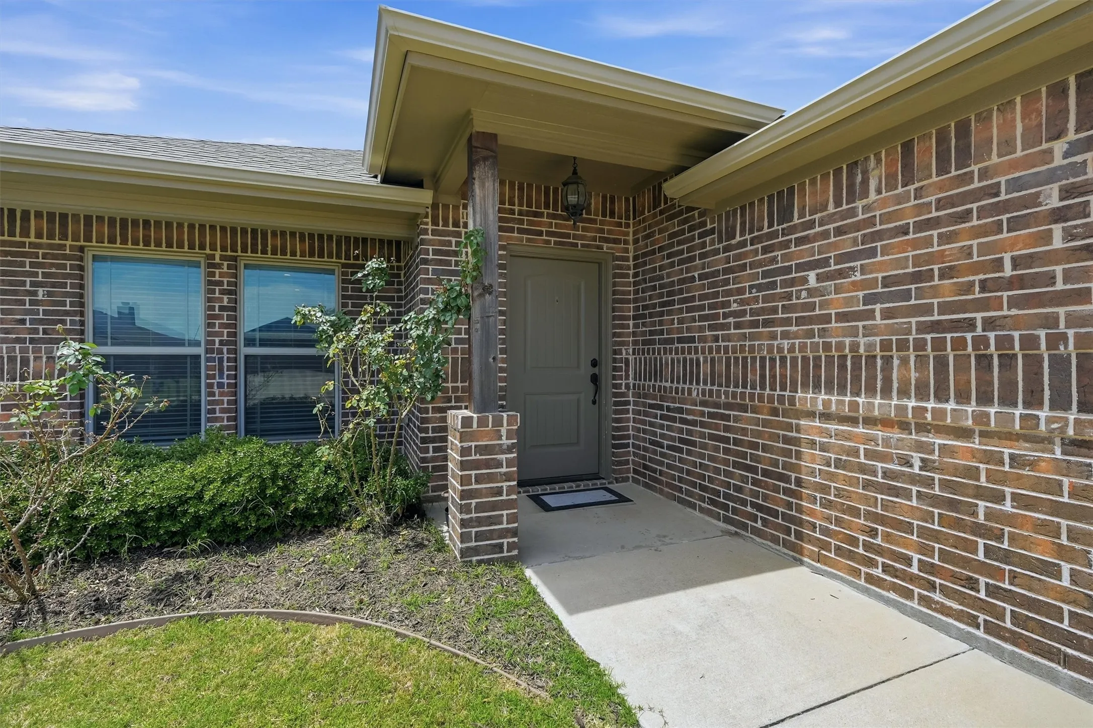 Single Family Residence For Sale in Grayson County , 2214 Southridge Lane, Sherman, Texas 75092, 3 Bedroom, 2 Bathroom, 2 Garage spaces, 1,756 Sqft, built in 2018, mls#21263982, Real Estate Agent in Sherman, Homes For Sale in Grayson county, Homes For Sale in Sherman, Realtor in Sherman Texas, Real Estate Brokerage Independent Realty Texas, Luminita Cordes Realtor