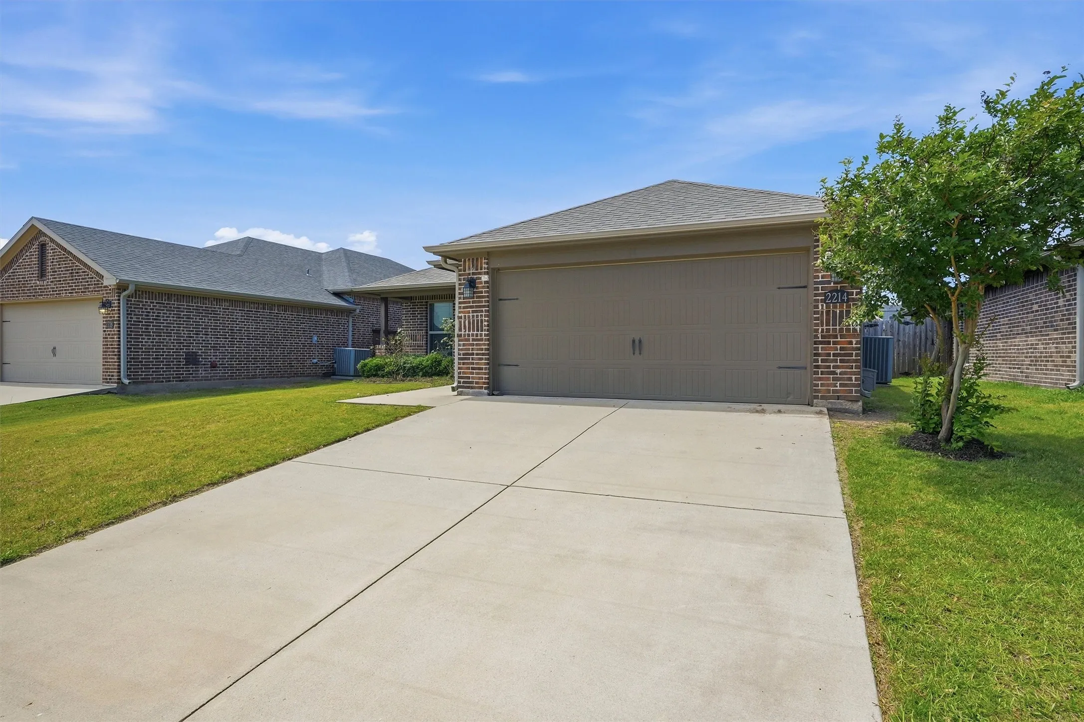 Single Family Residence For Sale in Grayson County , 2214 Southridge Lane, Sherman, Texas 75092, 3 Bedroom, 2 Bathroom, 2 Garage spaces, 1,756 Sqft, built in 2018, mls#21263982, Real Estate Agent in Sherman, Homes For Sale in Grayson county, Homes For Sale in Sherman, Realtor in Sherman Texas, Real Estate Brokerage Independent Realty Texas, Luminita Cordes Realtor