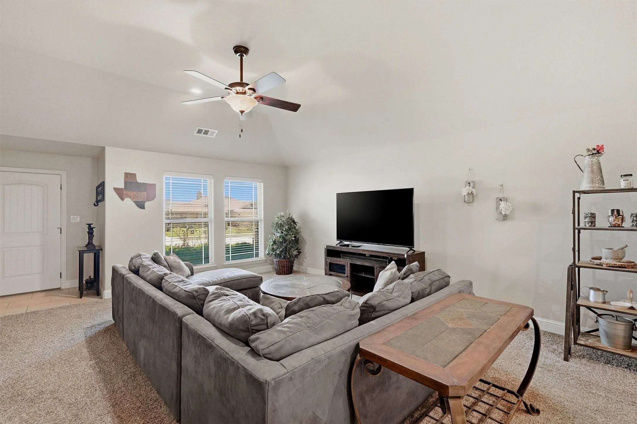 Single Family Residence For Sale in Grayson County , 2214 Southridge Lane, Sherman, Texas 75092, 3 Bedroom, 2 Bathroom, 2 Garage spaces, 1,756 Sqft, built in 2018, mls#21263982, Real Estate Agent in Sherman, Homes For Sale in Grayson county, Homes For Sale in Sherman, Realtor in Sherman Texas, Real Estate Brokerage Independent Realty Texas, Luminita Cordes Realtor