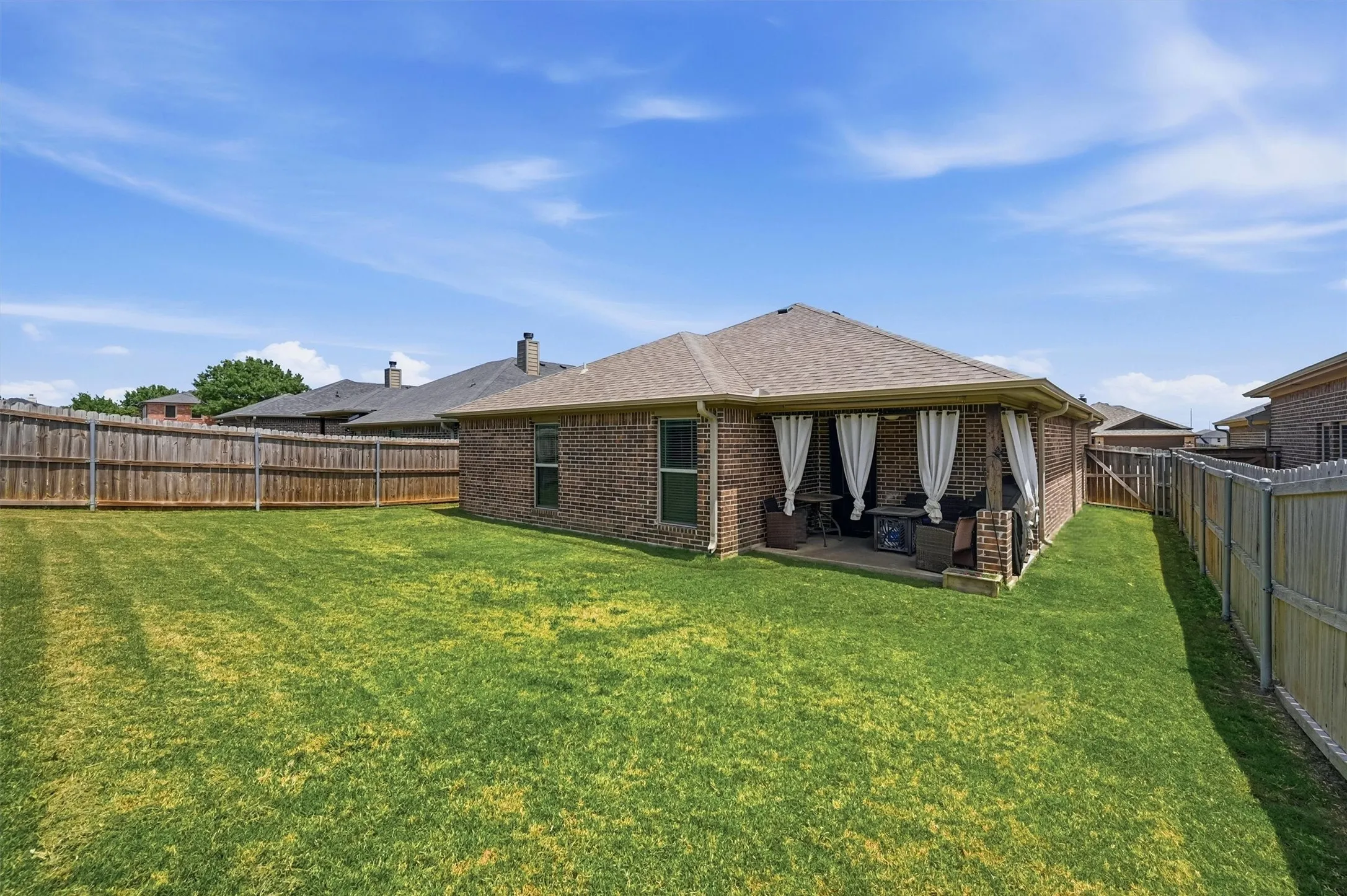 Single Family Residence For Sale in Grayson County , 2214 Southridge Lane, Sherman, Texas 75092, 3 Bedroom, 2 Bathroom, 2 Garage spaces, 1,756 Sqft, built in 2018, mls#21263982, Real Estate Agent in Sherman, Homes For Sale in Grayson county, Homes For Sale in Sherman, Realtor in Sherman Texas, Real Estate Brokerage Independent Realty Texas, Luminita Cordes Realtor