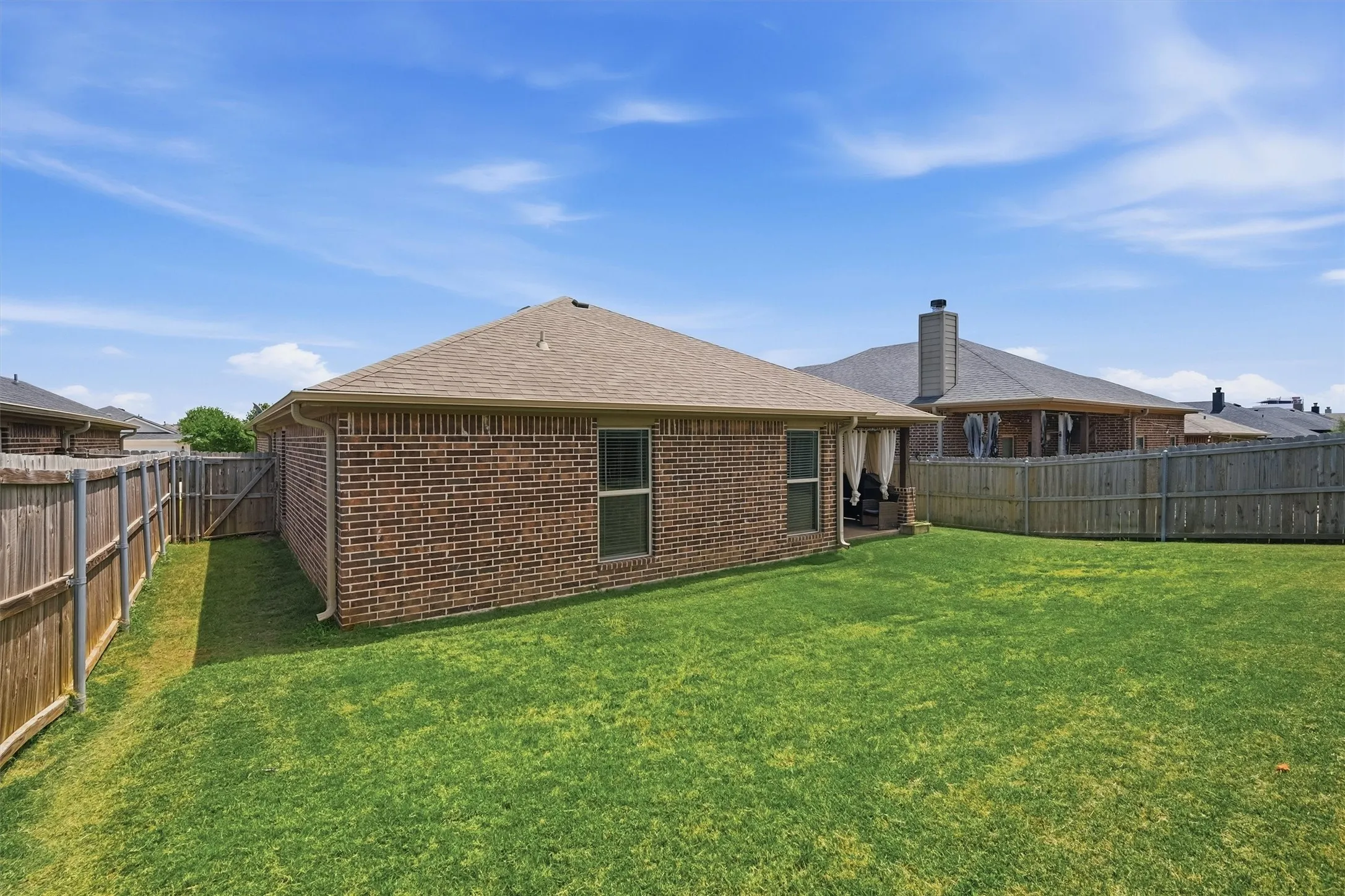 Single Family Residence For Sale in Grayson County , 2214 Southridge Lane, Sherman, Texas 75092, 3 Bedroom, 2 Bathroom, 2 Garage spaces, 1,756 Sqft, built in 2018, mls#21263982, Real Estate Agent in Sherman, Homes For Sale in Grayson county, Homes For Sale in Sherman, Realtor in Sherman Texas, Real Estate Brokerage Independent Realty Texas, Luminita Cordes Realtor