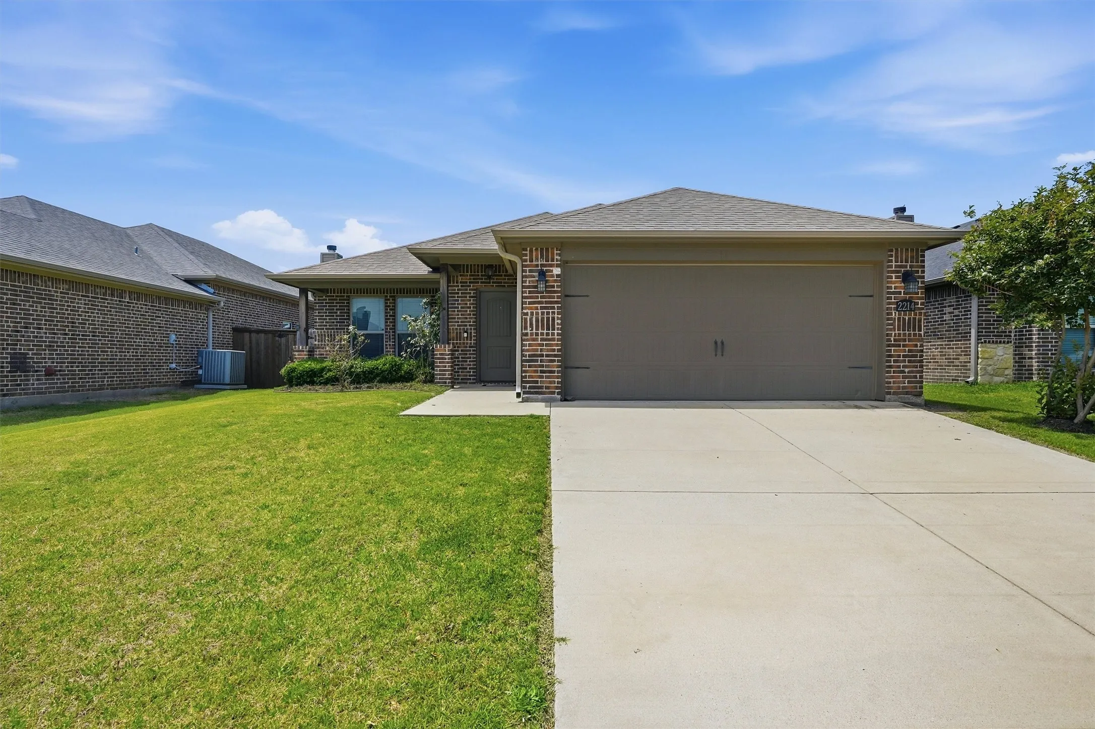 Single Family Residence For Sale in Grayson County , 2214 Southridge Lane, Sherman, Texas 75092, 3 Bedroom, 2 Bathroom, 2 Garage spaces, 1,756 Sqft, built in 2018, mls#21263982, Real Estate Agent in Sherman, Homes For Sale in Grayson county, Homes For Sale in Sherman, Realtor in Sherman Texas, Real Estate Brokerage Independent Realty Texas, Luminita Cordes Realtor