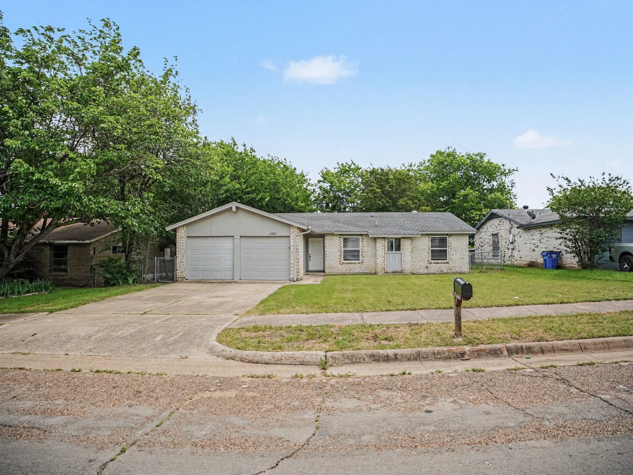 Single Family Residence For Sale in Dallas County , 1434 Oakbrook Street, Lancaster, Texas 75134, 4 Bedroom, 2 Bathroom, 2 Garage spaces, 1,356 Sqft, built in 1971, mls#21260009, Real Estate Agent in Lancaster, Homes For Sale in Dallas county, Homes For Sale in Lancaster, Realtor in Lancaster Texas, Real Estate Brokerage Independent Realty Texas, Luminita Cordes Realtor
