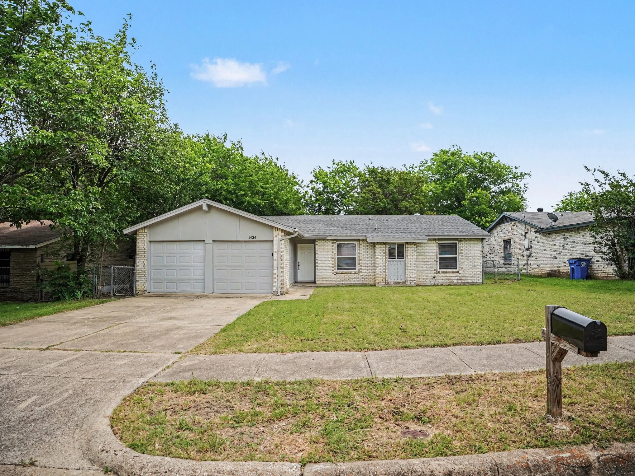 Single Family Residence For Sale in Dallas County , 1434 Oakbrook Street, Lancaster, Texas 75134, 4 Bedroom, 2 Bathroom, 2 Garage spaces, 1,356 Sqft, built in 1971, mls#21260009, Real Estate Agent in Lancaster, Homes For Sale in Dallas county, Homes For Sale in Lancaster, Realtor in Lancaster Texas, Real Estate Brokerage Independent Realty Texas, Luminita Cordes Realtor