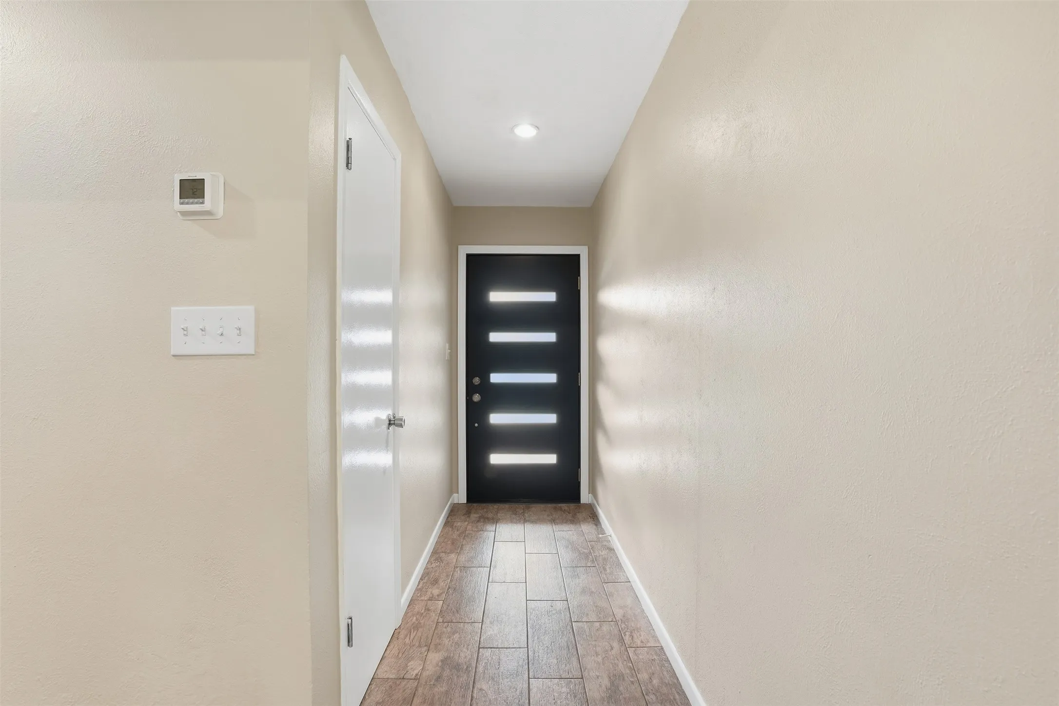 Single Family Residence For Sale in Hood County , 6514 Circo Drive, De Cordova, Texas 76049, 4 Bedroom, 3 Bathroom, 2 Garage spaces, 2,771 Sqft, built in 1976, mls#21264622, Real Estate Agent in De Cordova, Homes For Sale in Hood county, Homes For Sale in De Cordova, Realtor in De Cordova Texas, Real Estate Brokerage Independent Realty Texas, Luminita Cordes Realtor